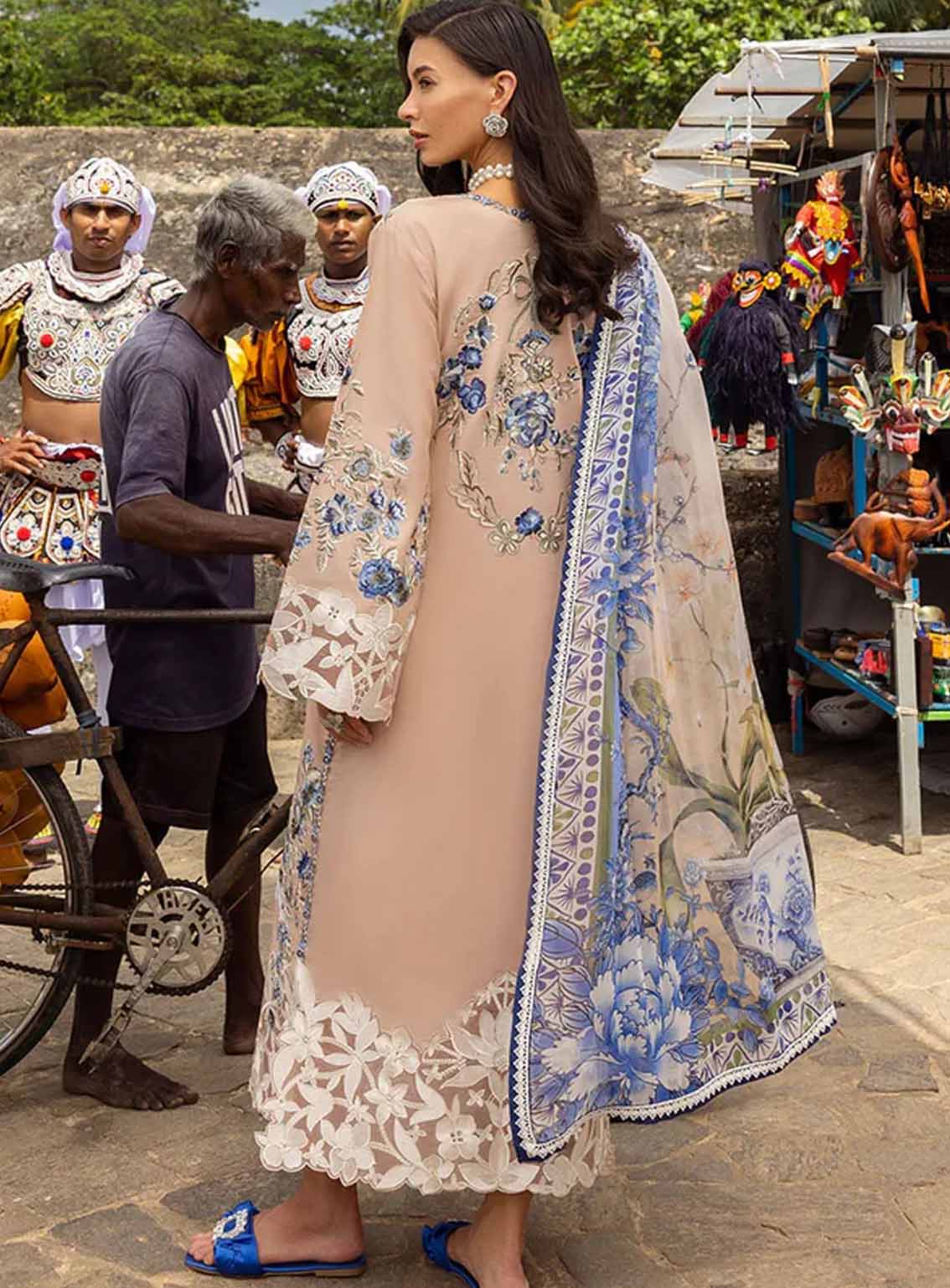Manaram By Mushq Embroidered Lawn 3 Piece Unstitched Suit MQ25ML D-215 GLISTENING GROOVE Manaram By Mushq Embroidered Lawn 3 Piece Unstitched Suit MQ25ML D-215 GLISTENING GROOVE