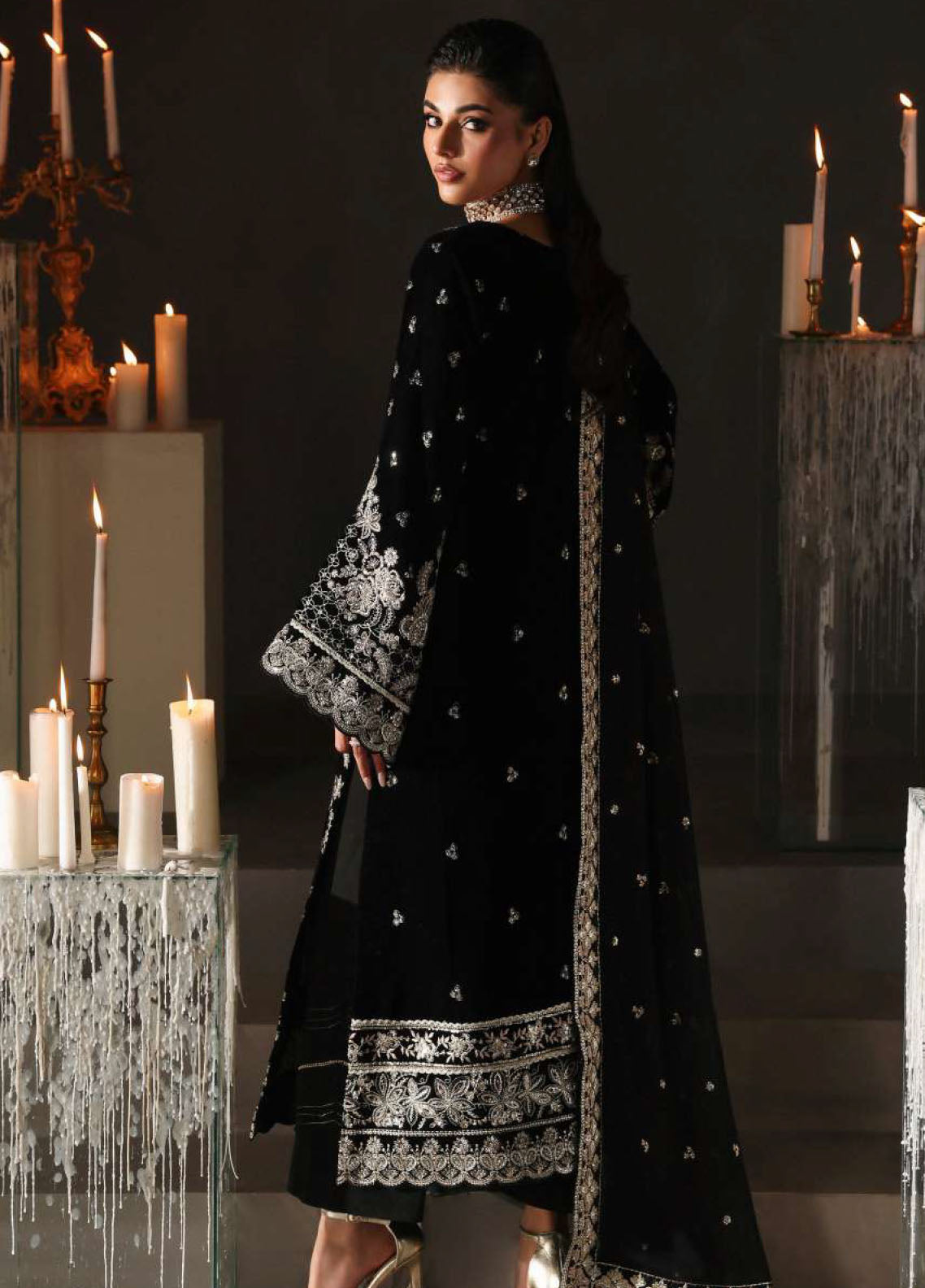 Marais By Gulaal Formals Embroidered Velvet 3 Piece Unstitched Suit GL25MVF D-V-09 ECLISSA Marais By Gulaal Formals Embroidered Velvet 3 Piece Unstitched Suit GL25MVF D-V-09 ECLISSA