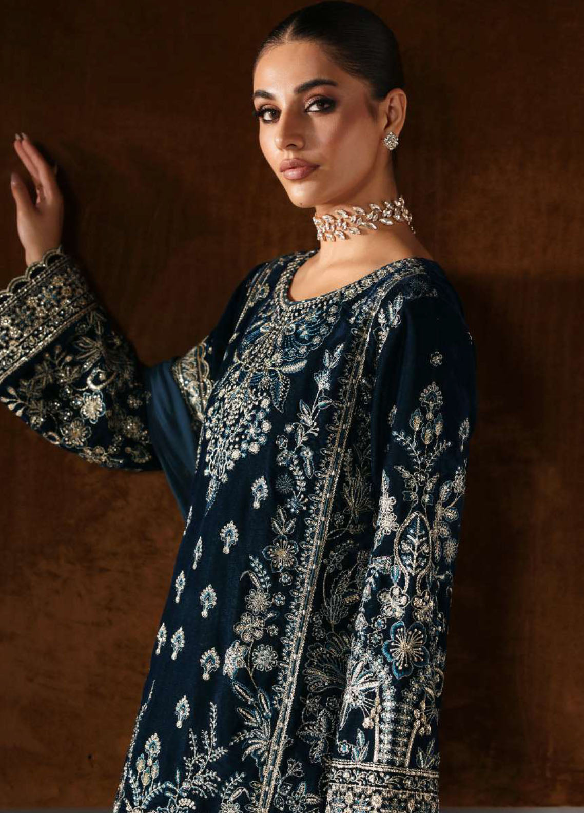 Marais By Gulaal Formals Embroidered Velvet 3 Piece Unstitched Suit GL25MVF D-V-11 MORENA Marais By Gulaal Formals Embroidered Velvet 3 Piece Unstitched Suit GL25MVF D-V-11 MORENA