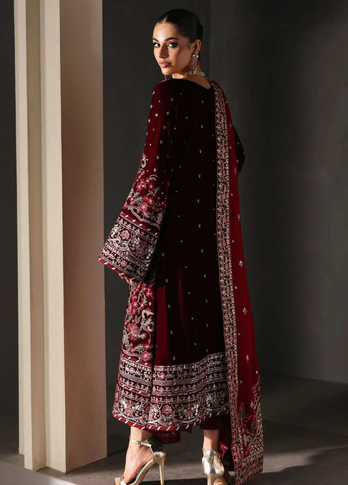 Marais By Gulaal Formals Embroidered Velvet 3 Piece Unstitched Suit GL25MVF D-V-14 VELA Marais By Gulaal Formals Embroidered Velvet 3 Piece Unstitched Suit GL25MVF D-V-14 VELA