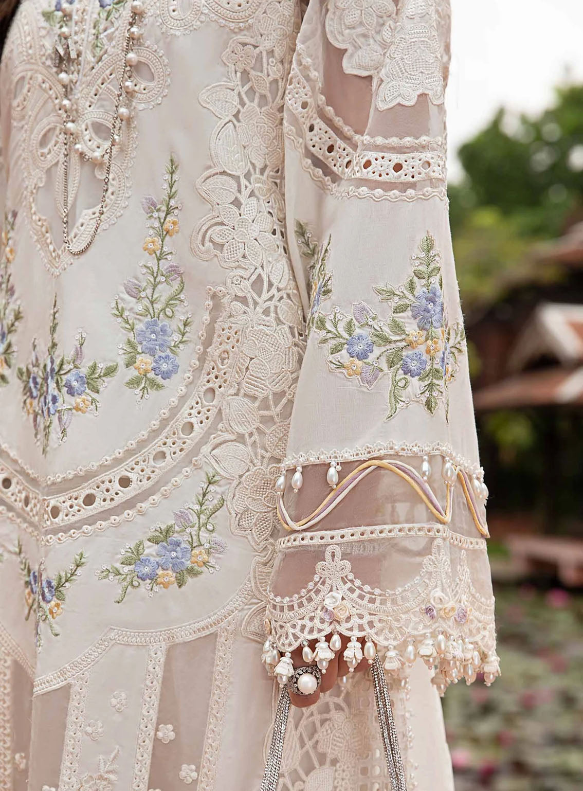 Maria B Luxury Embroidered Lawn Eid Edit-II 3 Piece Unstitched Suit MB24EE2 D-04 Maria B Luxury Embroidered Lawn Eid Edit-II 3 Piece Unstitched Suit MB24EE2 D-04