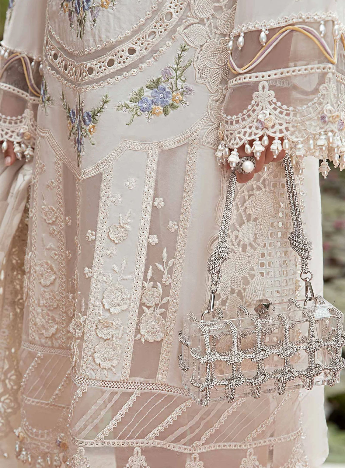 Maria B Luxury Embroidered Lawn Eid Edit-II 3 Piece Unstitched Suit MB24EE2 D-04 Maria B Luxury Embroidered Lawn Eid Edit-II 3 Piece Unstitched Suit MB24EE2 D-04