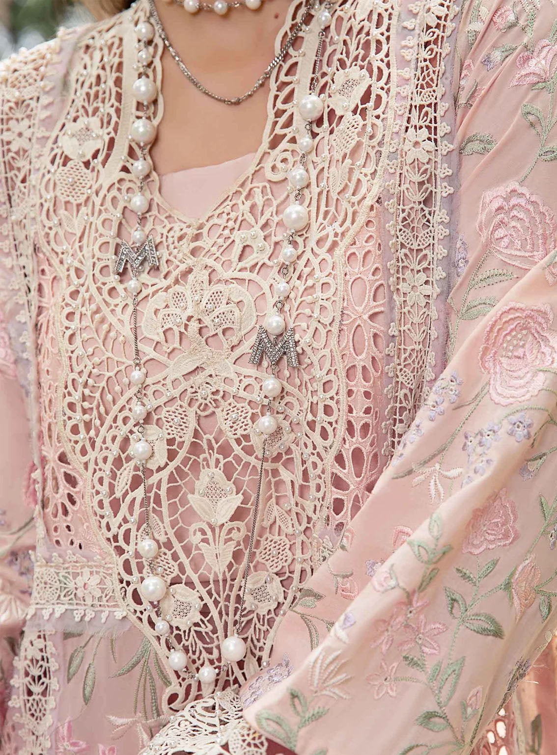 Maria B Luxury Embroidered Lawn Eid Edit-II 3 Piece Unstitched Suit MB24EE2 D-07 Maria B Luxury Embroidered Lawn Eid Edit-II 3 Piece Unstitched Suit MB24EE2 D-07