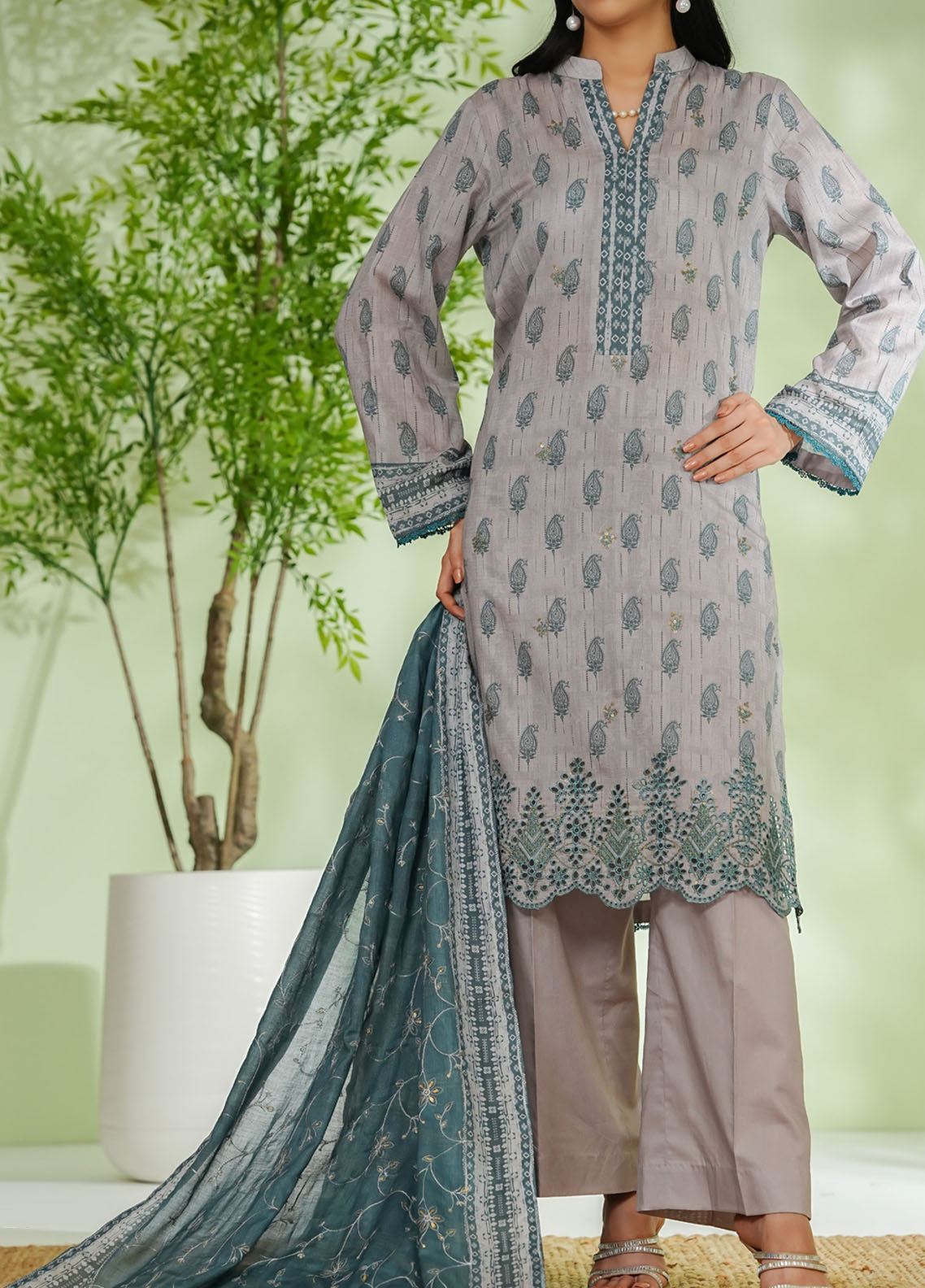 Mariyah By VS Textile Chikankari Embroidered Khaddar 3 Piece Unstitched Suit VS25MCED D-042 Mariyah By VS Textile Chikankari Embroidered Khaddar 3 Piece Unstitched Suit VS25MCED D-042
