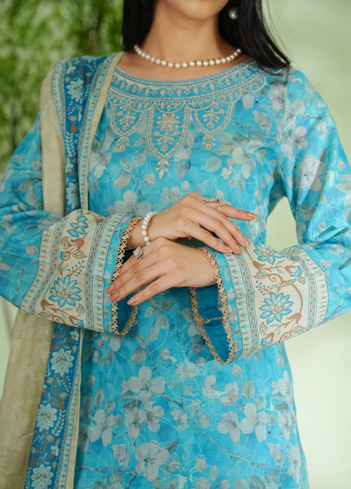 Mariyah By VS Textile Chikankari Embroidered Khaddar 3 Piece Unstitched Suit VS25MCED D-044 Mariyah By VS Textile Chikankari Embroidered Khaddar 3 Piece Unstitched Suit VS25MCED D-044