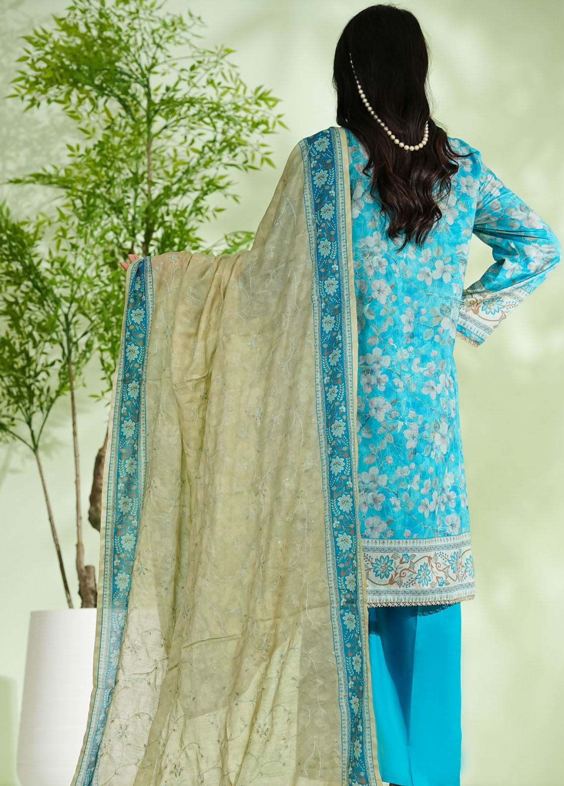 Mariyah By VS Textile Chikankari Embroidered Khaddar 3 Piece Unstitched Suit VS25MCED D-044 Mariyah By VS Textile Chikankari Embroidered Khaddar 3 Piece Unstitched Suit VS25MCED D-044