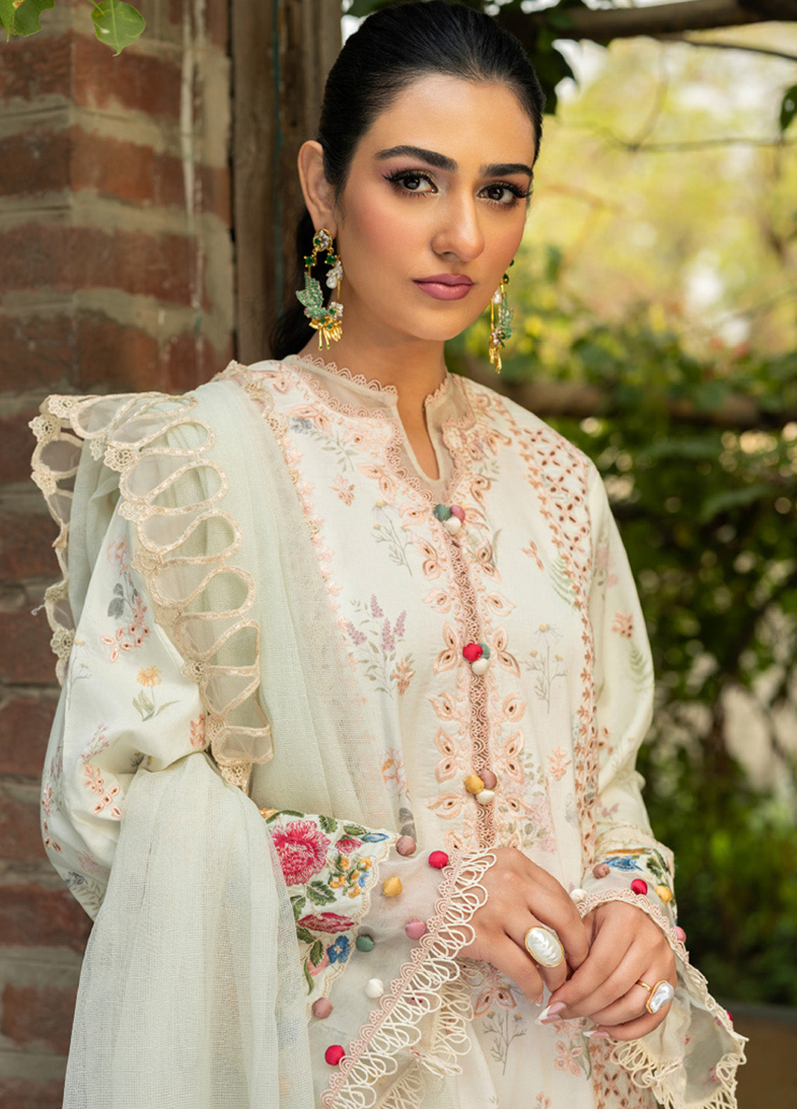 Maryam Hussain Embroidered Lawn 3 Piece Unstitched Suit MH25LLV2 D-BATIK Maryam Hussain Embroidered Lawn 3 Piece Unstitched Suit MH25LLV2 D-BATIK