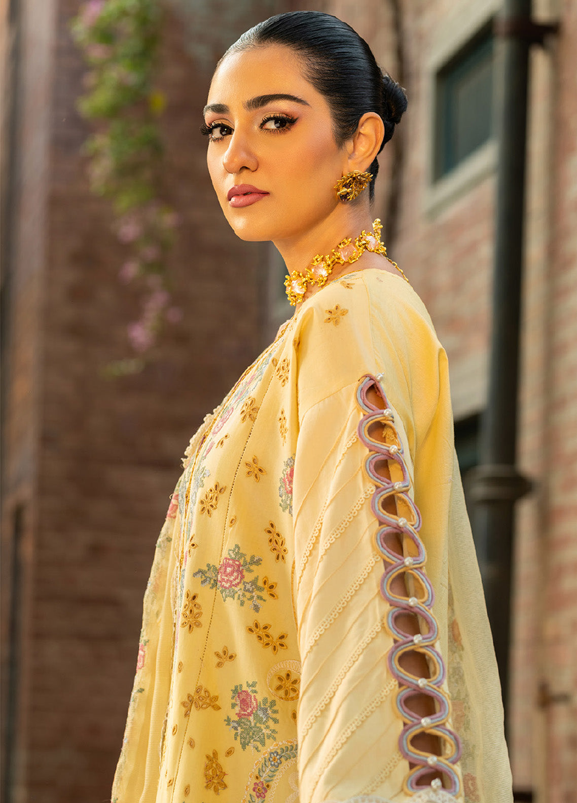 Maryam Hussain Embroidered Lawn 3 Piece Unstitched Suit MH25LLV2 D-MARJAAN Maryam Hussain Embroidered Lawn 3 Piece Unstitched Suit MH25LLV2 D-MARJAAN