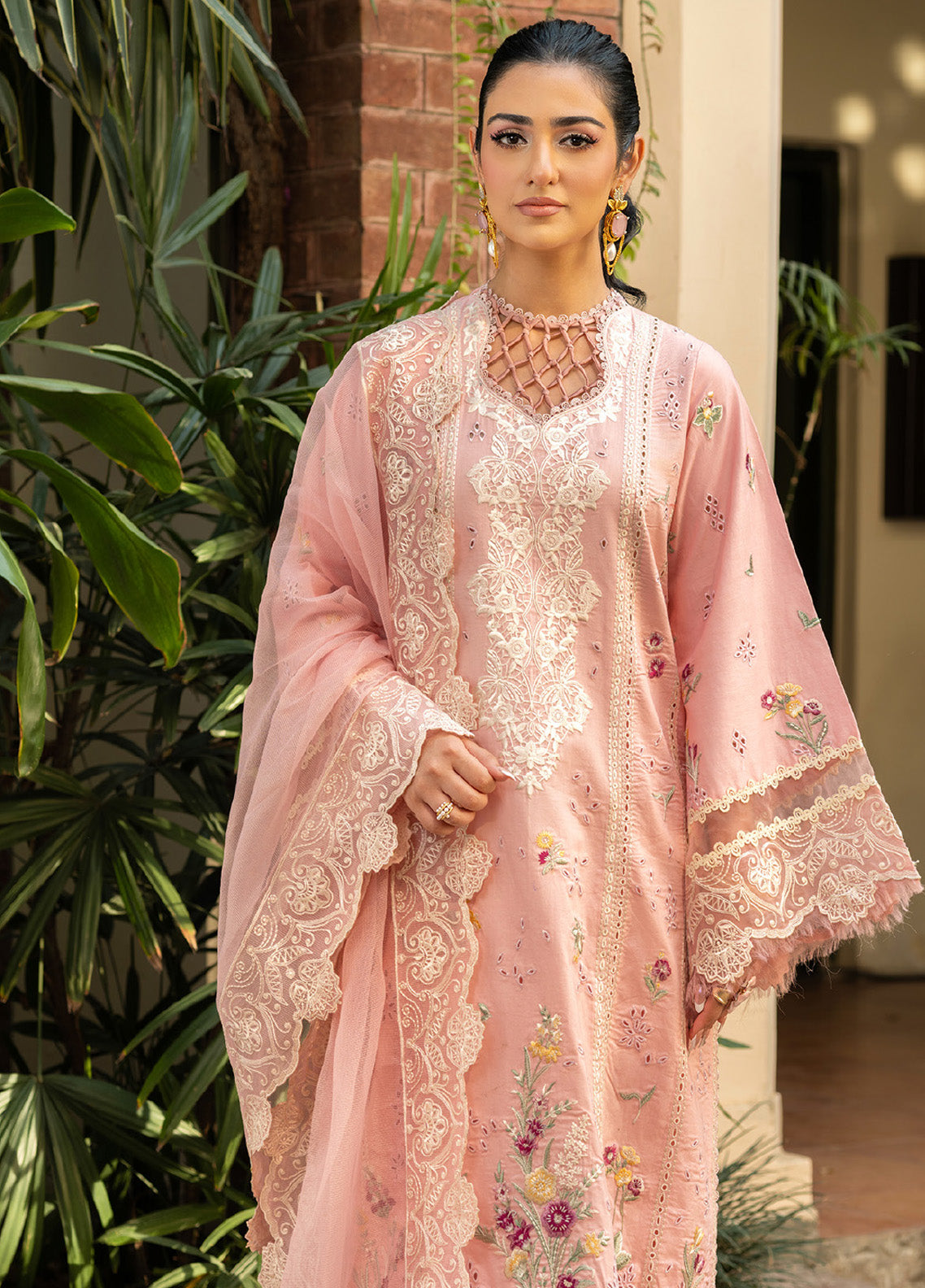 Maryam Hussain Embroidered Lawn 3 Piece Unstitched Suit MH25LLV2 D-NAINA Maryam Hussain Embroidered Lawn 3 Piece Unstitched Suit MH25LLV2 D-NAINA