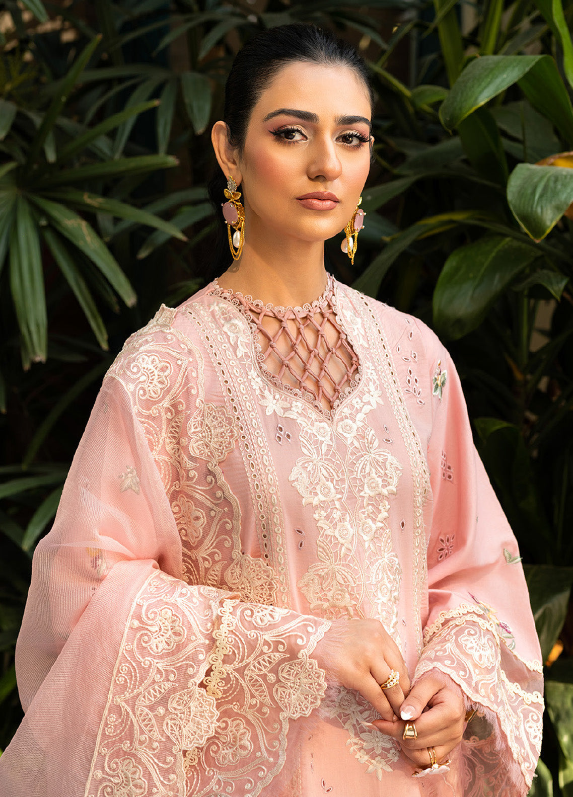 Maryam Hussain Embroidered Lawn 3 Piece Unstitched Suit MH25LLV2 D-NAINA Maryam Hussain Embroidered Lawn 3 Piece Unstitched Suit MH25LLV2 D-NAINA