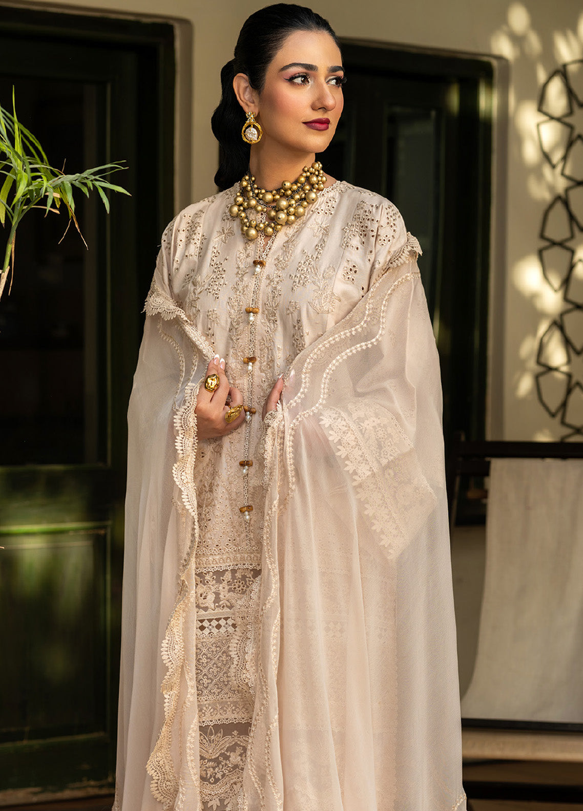 Maryam Hussain Embroidered Lawn 3 Piece Unstitched Suit MH25LLV2 D-RAYA Maryam Hussain Embroidered Lawn 3 Piece Unstitched Suit MH25LLV2 D-RAYA