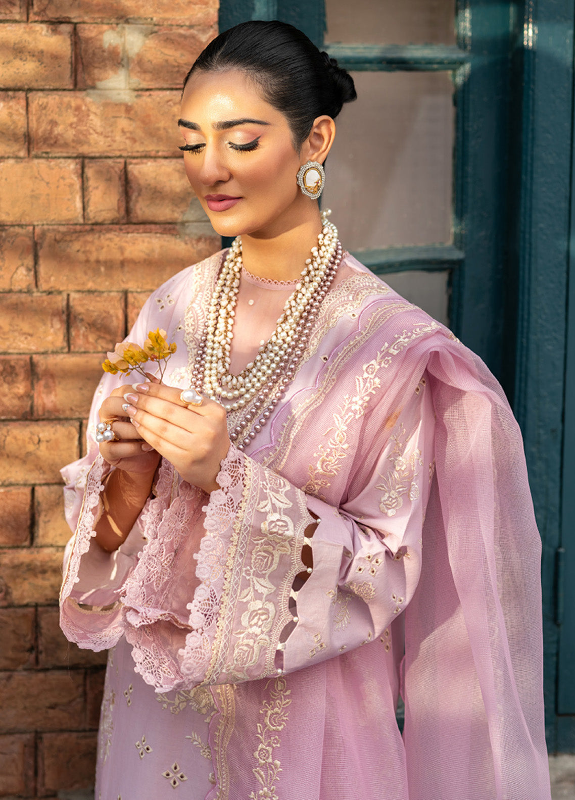 Maryam Hussain Embroidered Lawn 3 Piece Unstitched Suit MH25LLV2 D-SAMAR Maryam Hussain Embroidered Lawn 3 Piece Unstitched Suit MH25LLV2 D-SAMAR