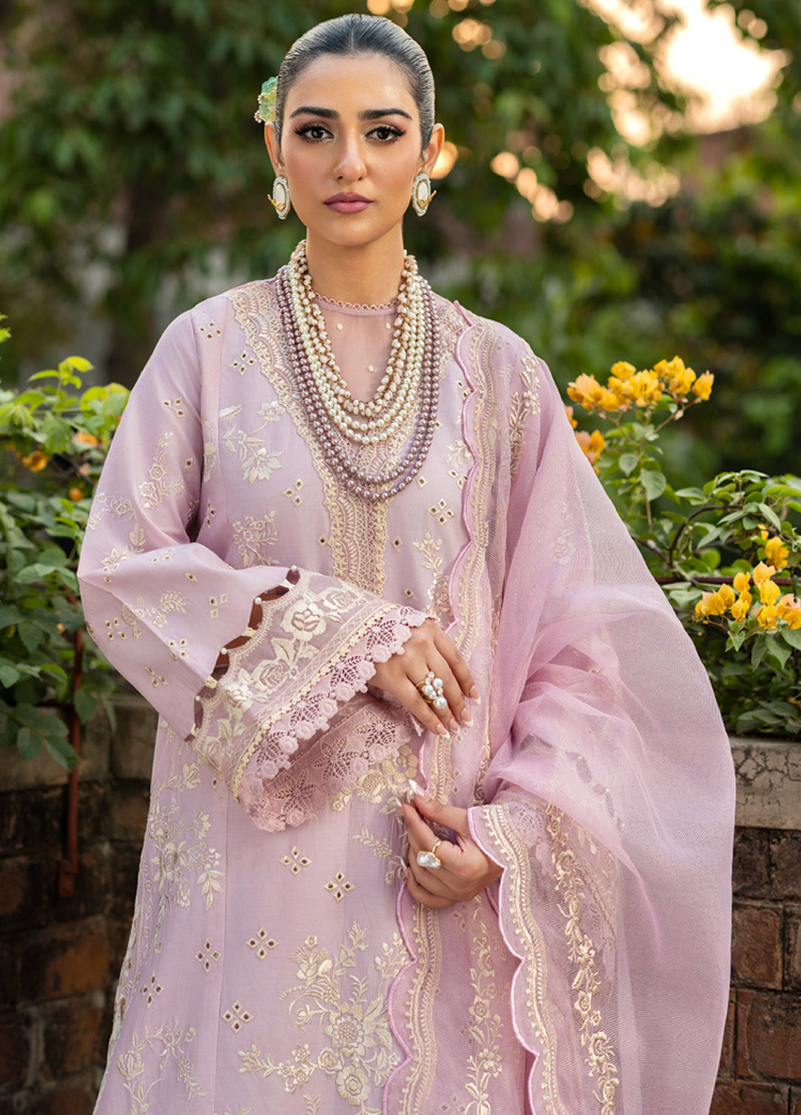 Maryam Hussain Embroidered Lawn 3 Piece Unstitched Suit MH25LLV2 D-SAMAR Maryam Hussain Embroidered Lawn 3 Piece Unstitched Suit MH25LLV2 D-SAMAR