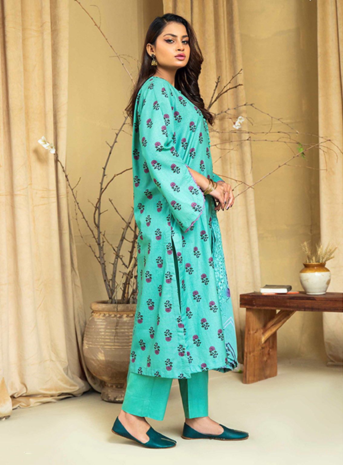 Mava By Rashid Textile Printed Khaddar 3 Piece Unstitched Suit RT24MWE D-8438 Mava By Rashid Textile Printed Khaddar 3 Piece Unstitched Suit RT24MWE D-8438