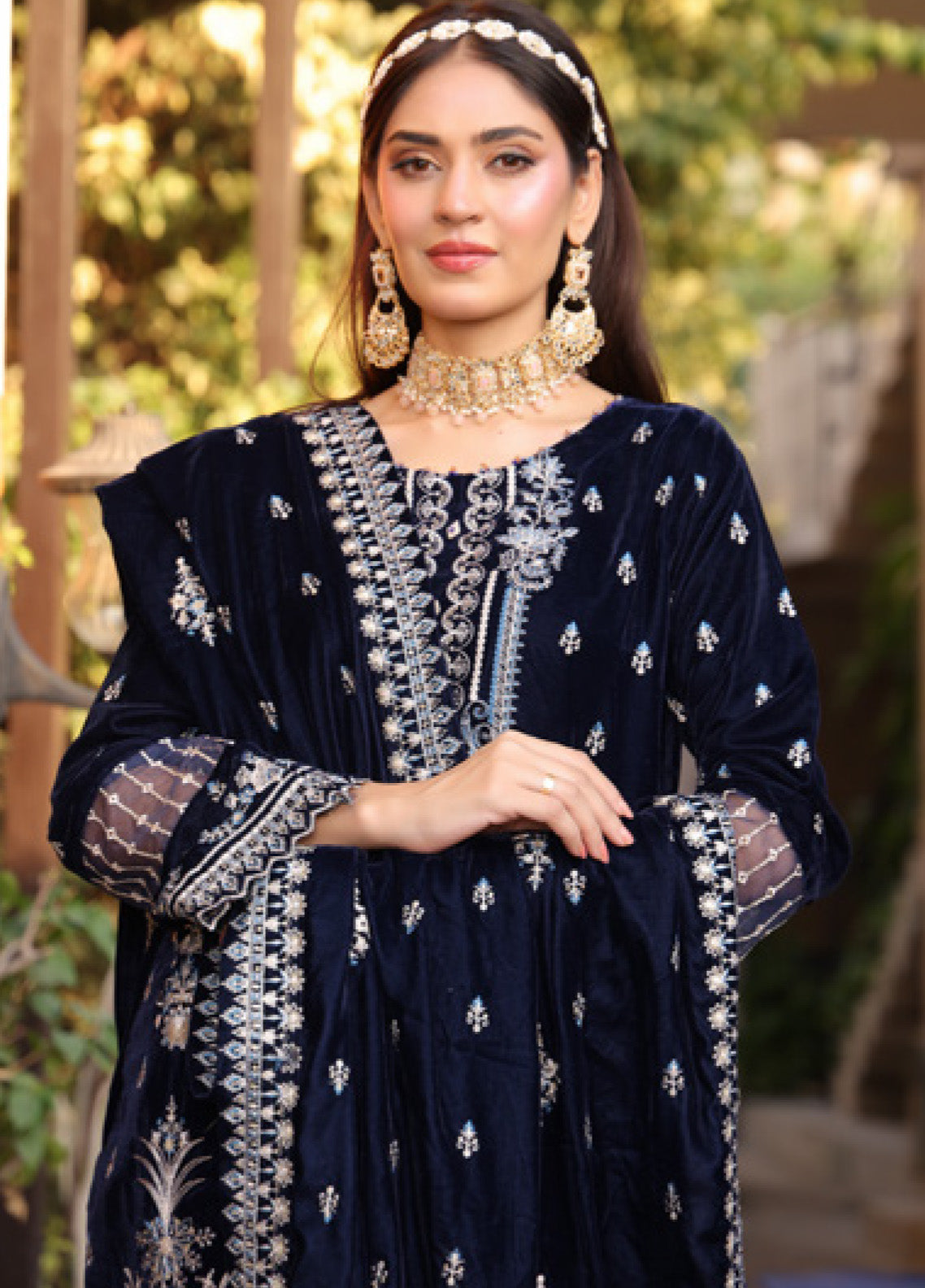Maya Noor By Schick Embroidered Velvet 3 Piece Unstitched Suit SDH24MN D-02 Maya Noor By Schick Embroidered Velvet 3 Piece Unstitched Suit SDH24MN D-02