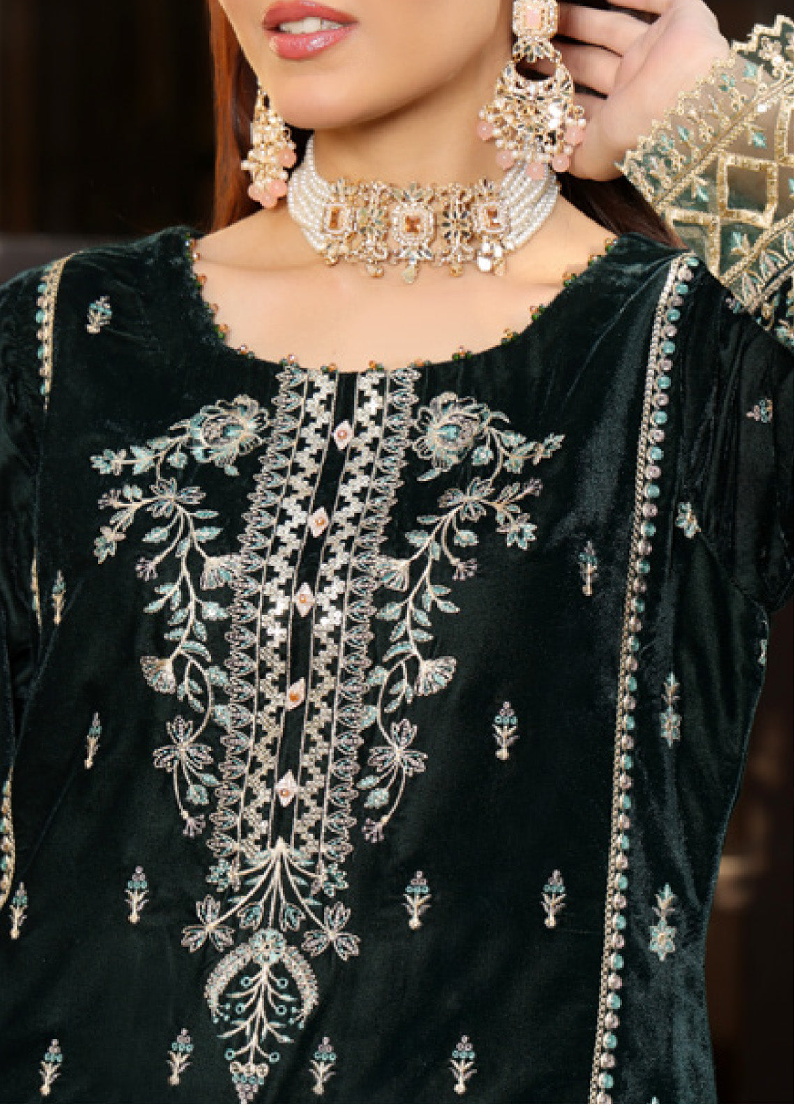 Maya Noor By Schick Embroidered Velvet 3 Piece Unstitched Suit SDH24MN D-03 Maya Noor By Schick Embroidered Velvet 3 Piece Unstitched Suit SDH24MN D-03