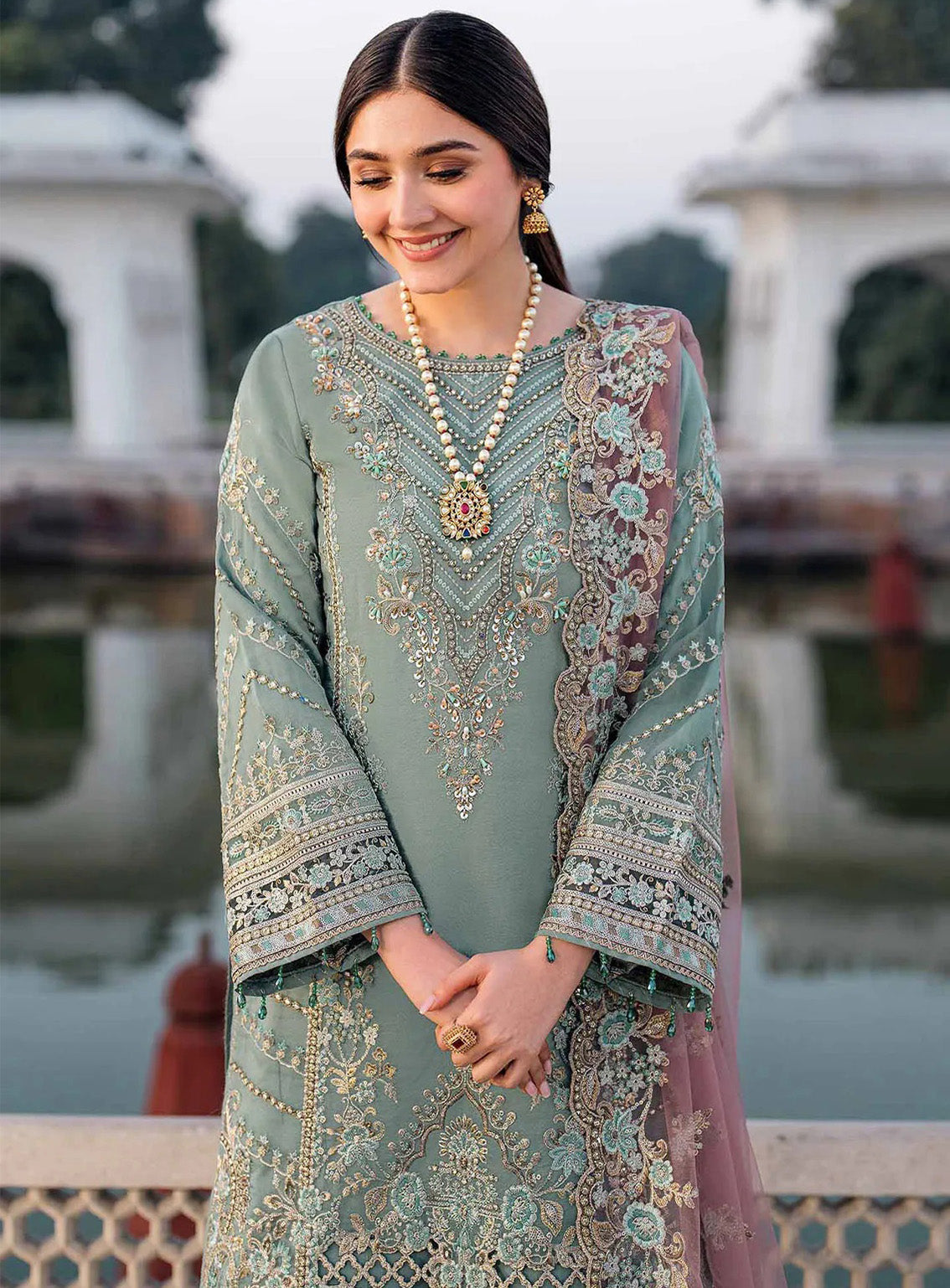 Meeras By Imrozia Embroidered Organza 3 Piece Unstitched Suit IM25MLE D-I-221 ZAMURD Meeras By Imrozia Embroidered Organza 3 Piece Unstitched Suit IM25MLE D-I-221 ZAMURD