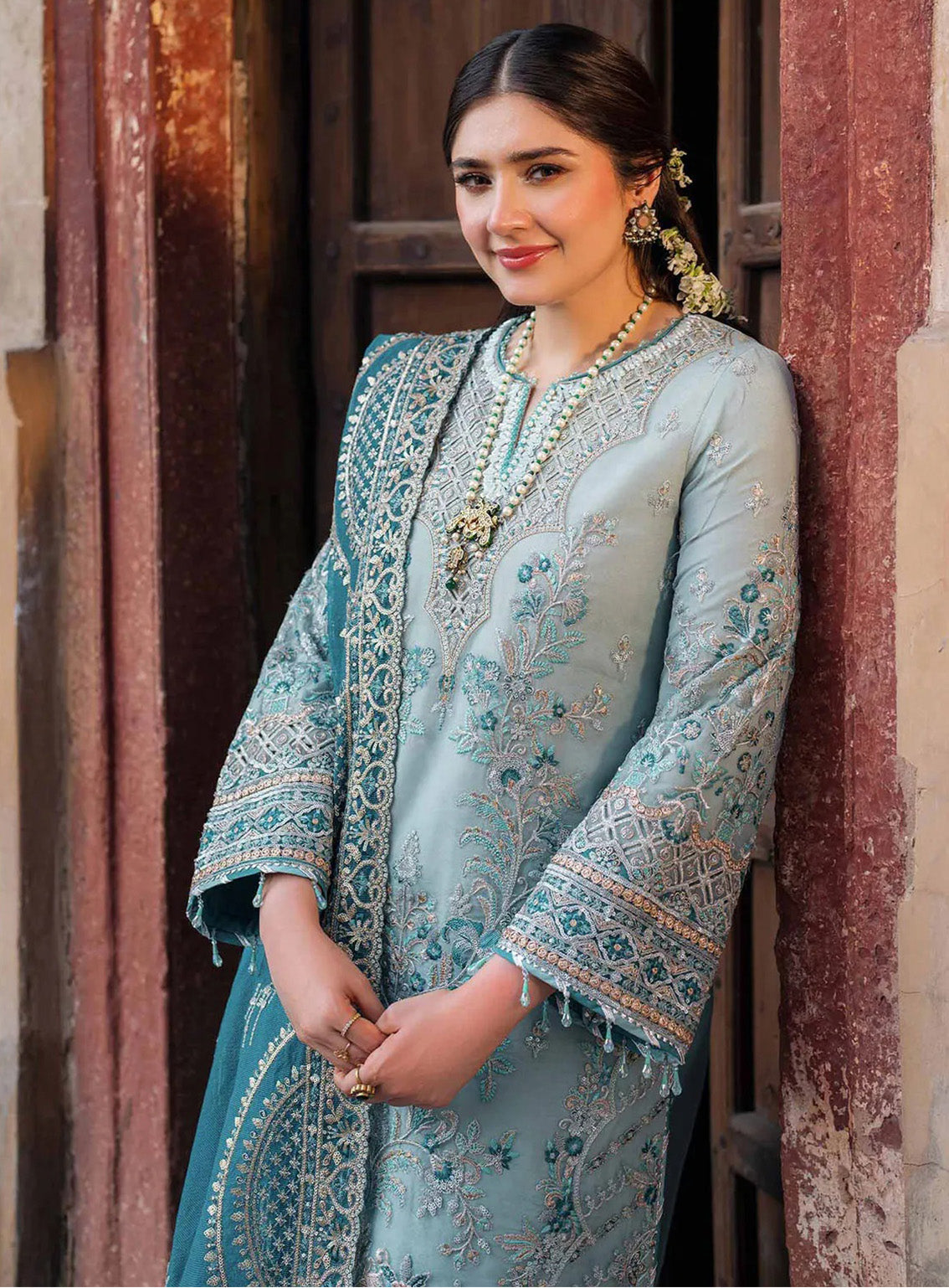 Meeras By Imrozia Embroidered Organza 3 Piece Unstitched Suit IM25MLE D-I-225 FEROZA Meeras By Imrozia Embroidered Organza 3 Piece Unstitched Suit IM25MLE D-I-225 FEROZA