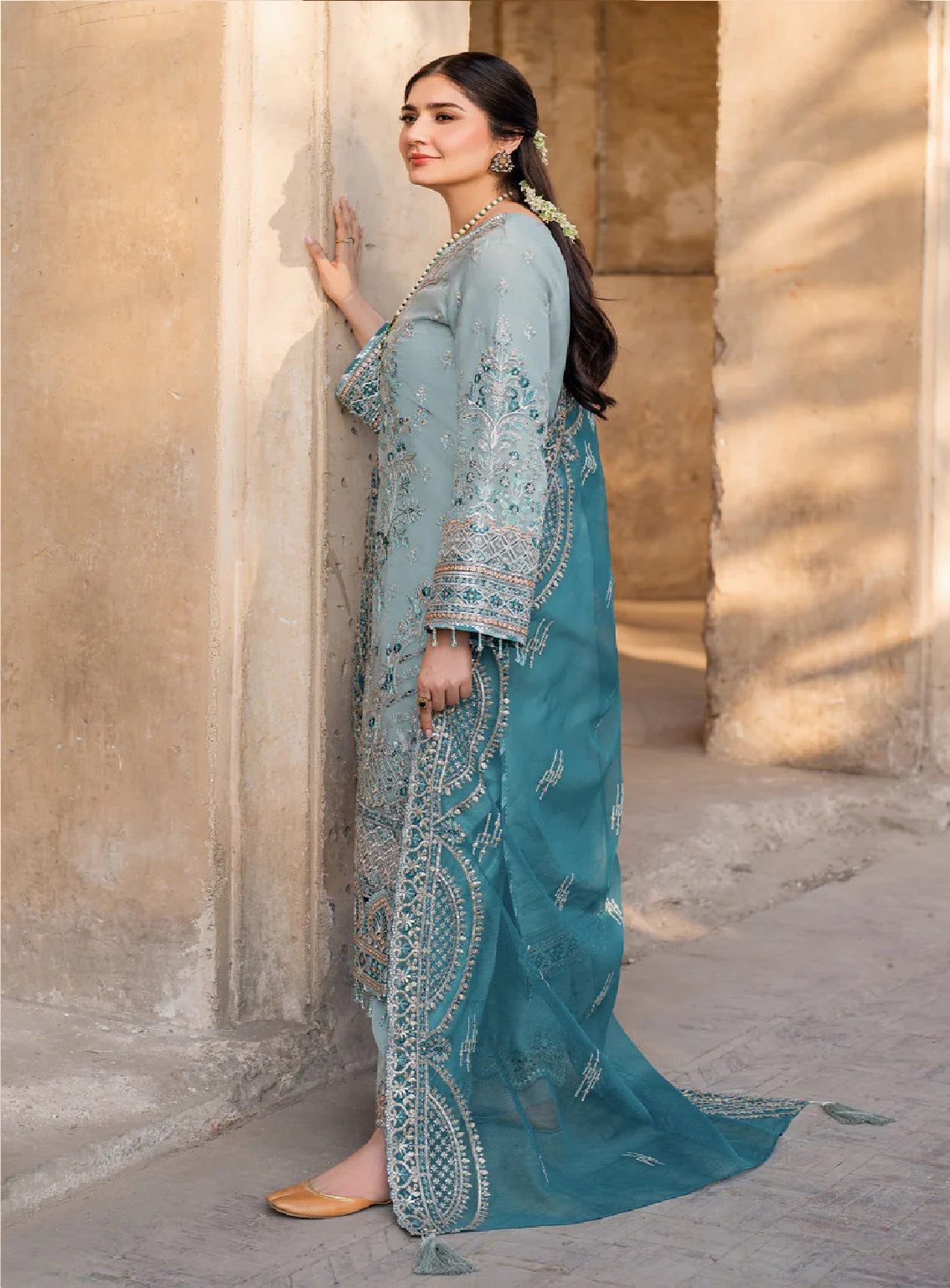 Meeras By Imrozia Embroidered Organza 3 Piece Unstitched Suit IM25MLE D-I-225 FEROZA Meeras By Imrozia Embroidered Organza 3 Piece Unstitched Suit IM25MLE D-I-225 FEROZA