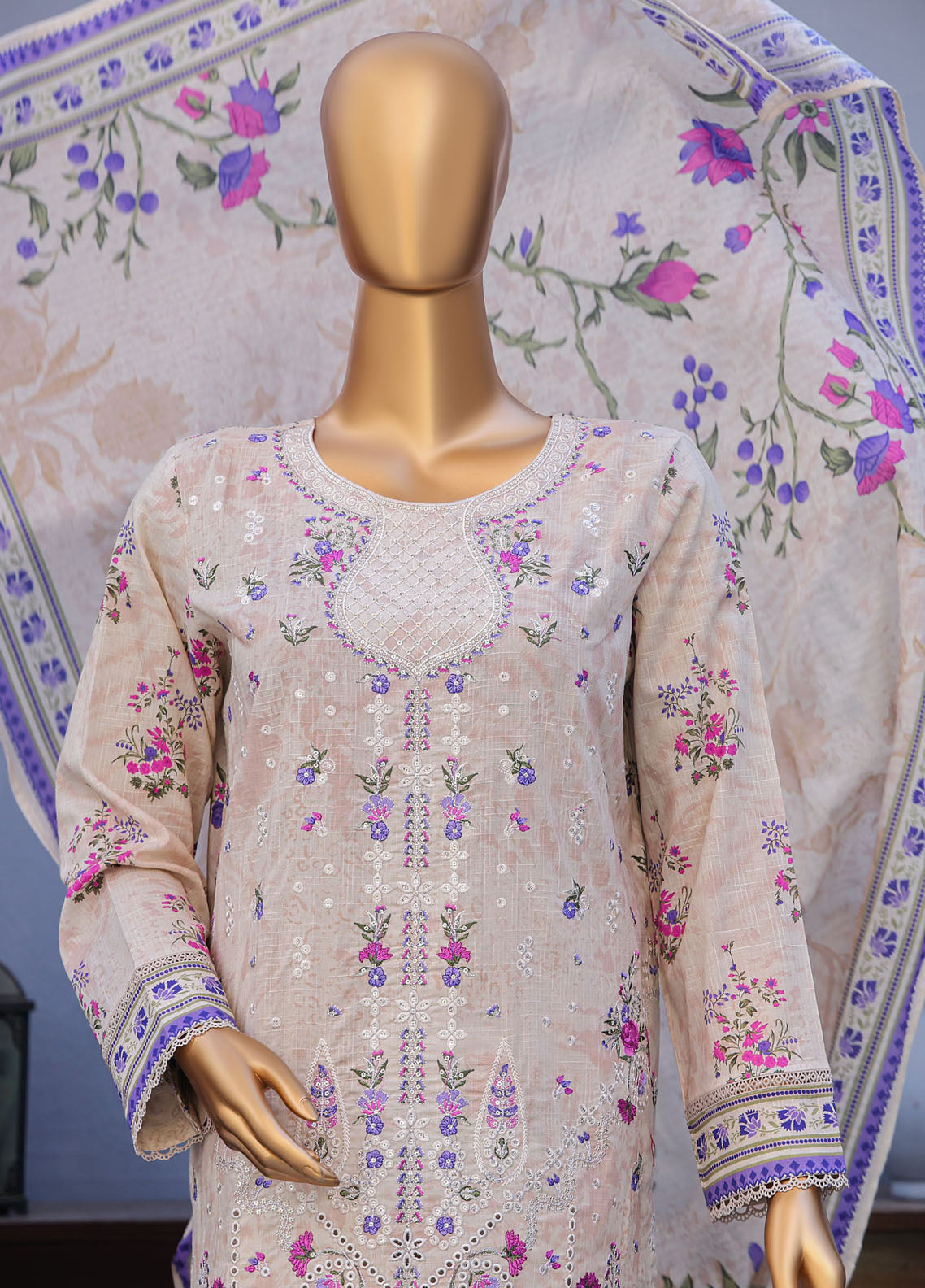 Mehak By HZ Textiles Embroidered Cross Slub Lawn 3 Piece Unstitched Suit HZ25MCS D-MCE-3043 Mehak By HZ Textiles Embroidered Cross Slub Lawn 3 Piece Unstitched Suit HZ25MCS D-MCE-3043