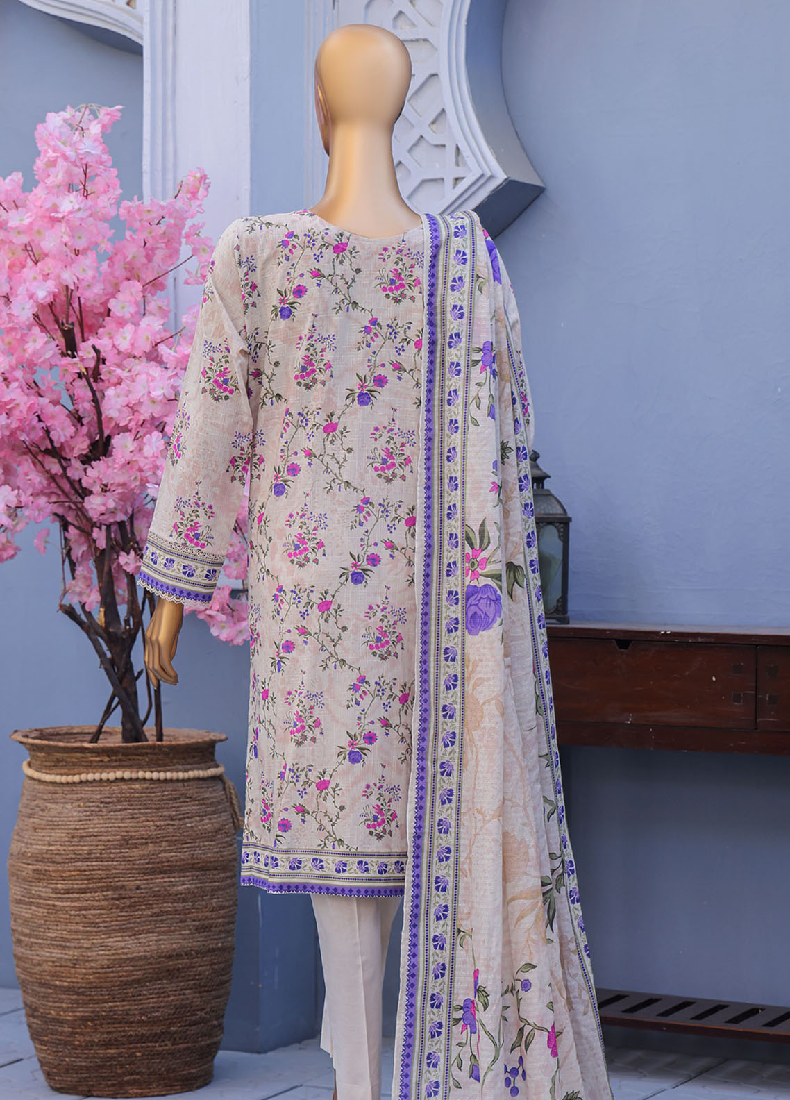 Mehak By HZ Textiles Embroidered Cross Slub Lawn 3 Piece Unstitched Suit HZ25MCS D-MCE-3043 Mehak By HZ Textiles Embroidered Cross Slub Lawn 3 Piece Unstitched Suit HZ25MCS D-MCE-3043