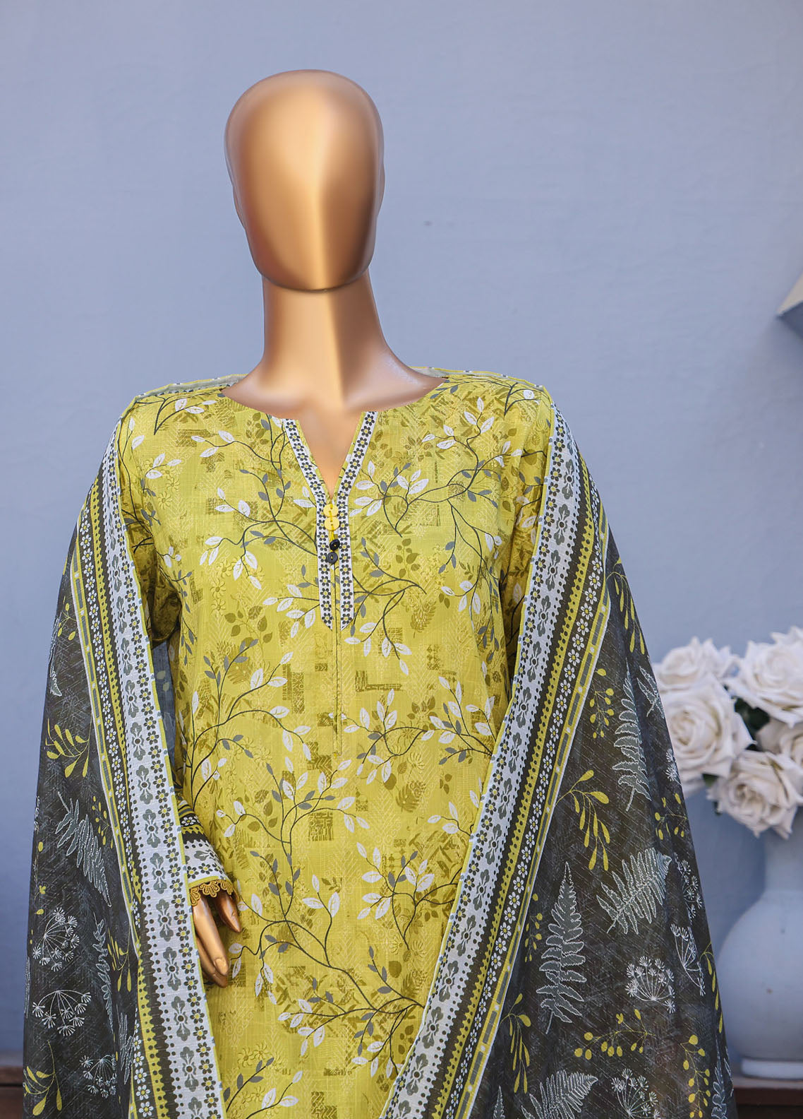 Mehak By HZ Textiles Embroidered Cross Slub Lawn 3 Piece Unstitched Suit HZ25MCS D-MCE-3044 Mehak By HZ Textiles Embroidered Cross Slub Lawn 3 Piece Unstitched Suit HZ25MCS D-MCE-3044