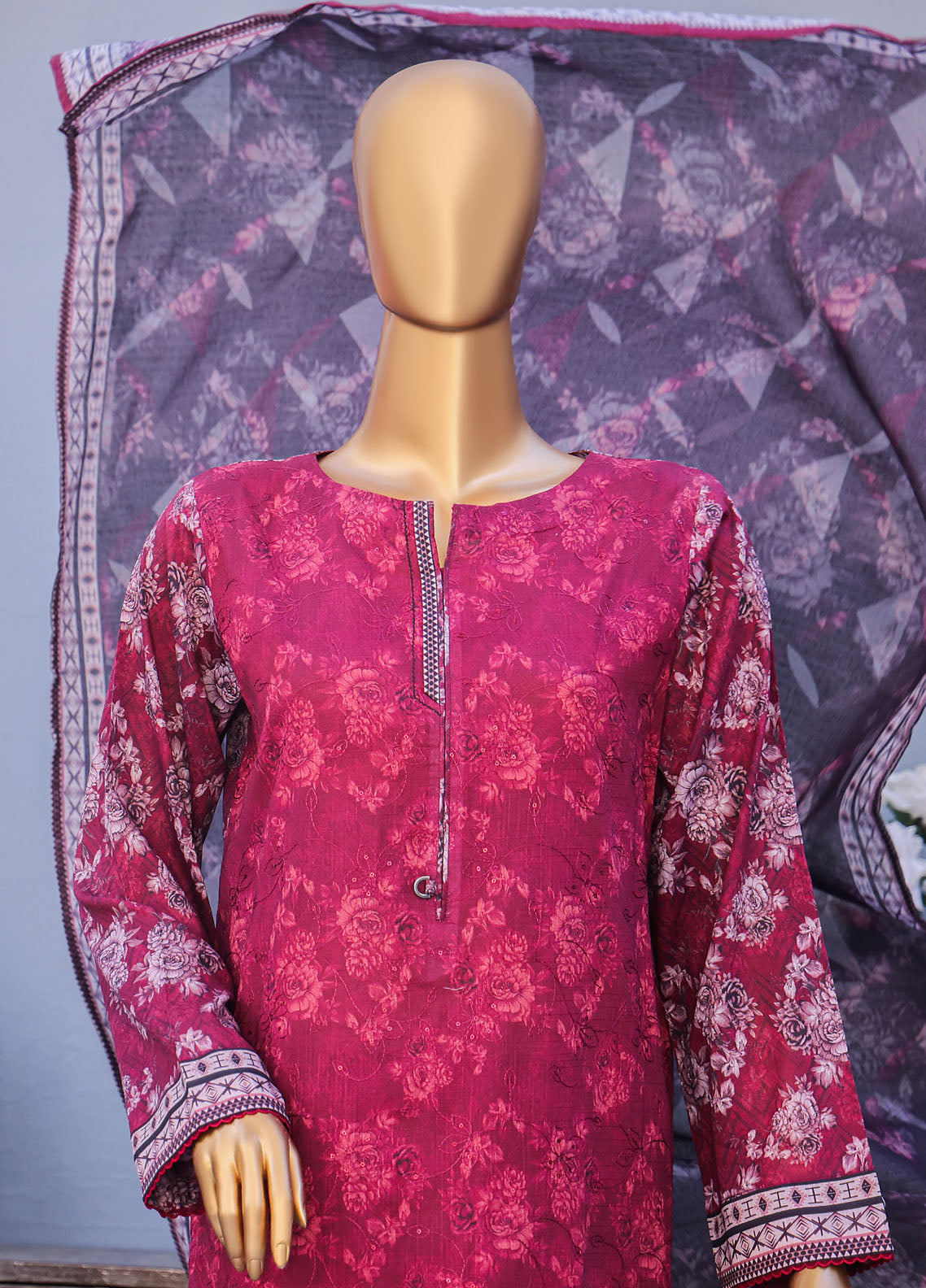 Mehak By HZ Textiles Embroidered Cross Slub Lawn 3 Piece Unstitched Suit HZ25MCS D-MCE-3051 Mehak By HZ Textiles Embroidered Cross Slub Lawn 3 Piece Unstitched Suit HZ25MCS D-MCE-3051