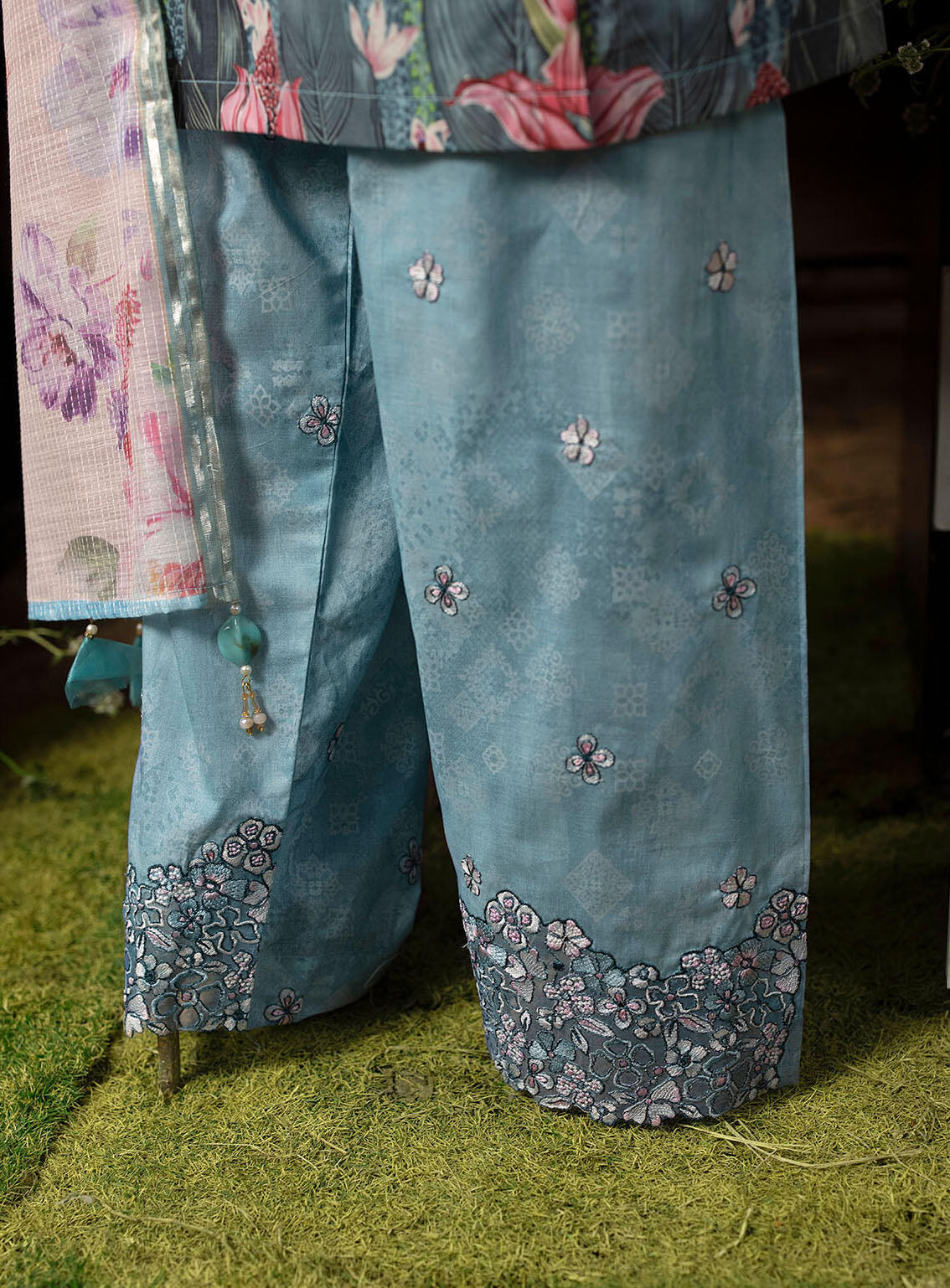 Mehr By Sahane Embroidered Lawn 3 Piece Unstitched Suit SNE24M CT-9004 ETHEREAL SPARK Mehr By Sahane Embroidered Lawn 3 Piece Unstitched Suit SNE24M CT-9004 ETHEREAL SPARK