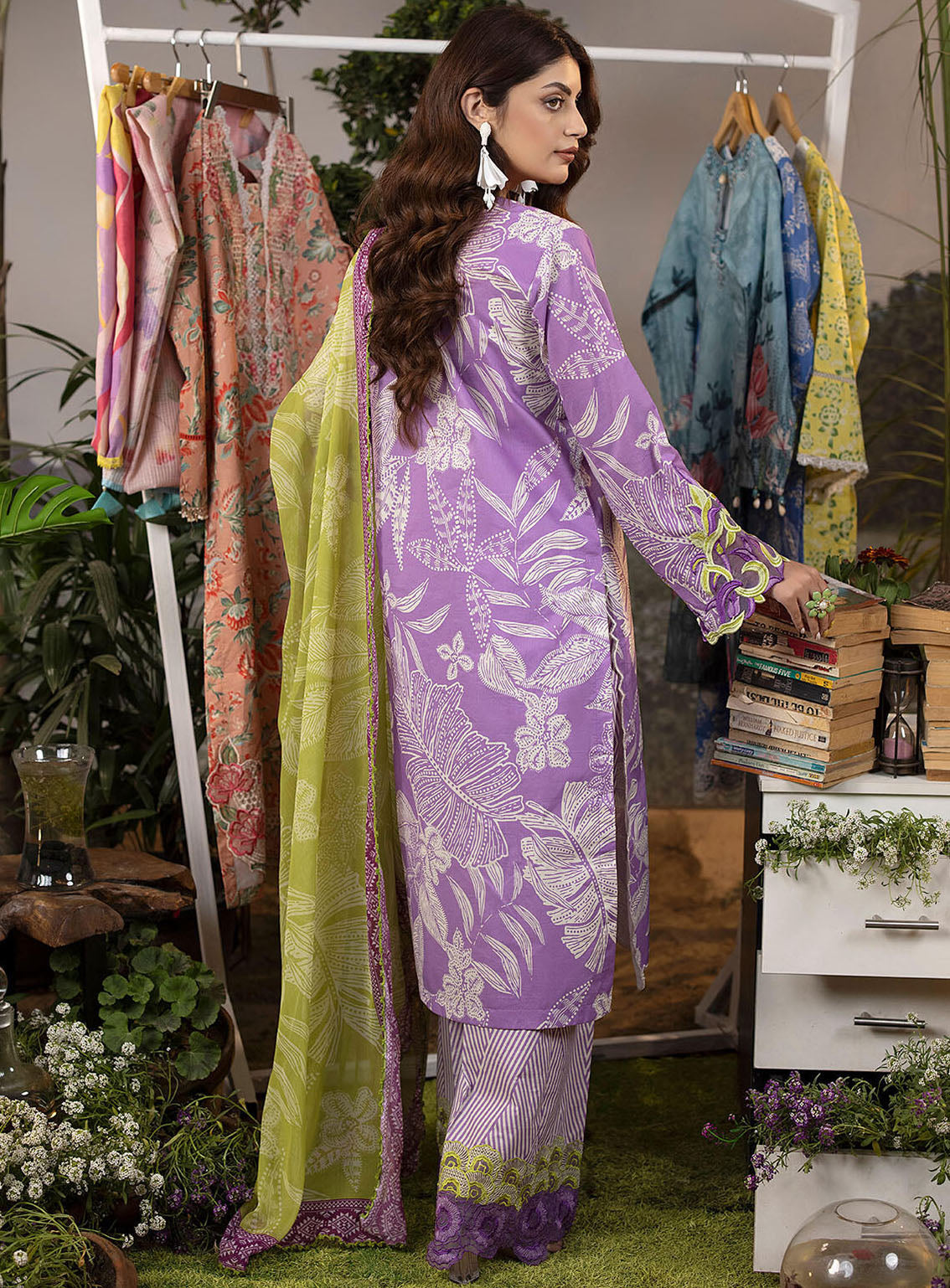 Mehr By Sahane Embroidered Lawn 3 Piece Unstitched Suit SNE24M CT-9011 LUMINOUS AURA Mehr By Sahane Embroidered Lawn 3 Piece Unstitched Suit SNE24M CT-9011 LUMINOUS AURA