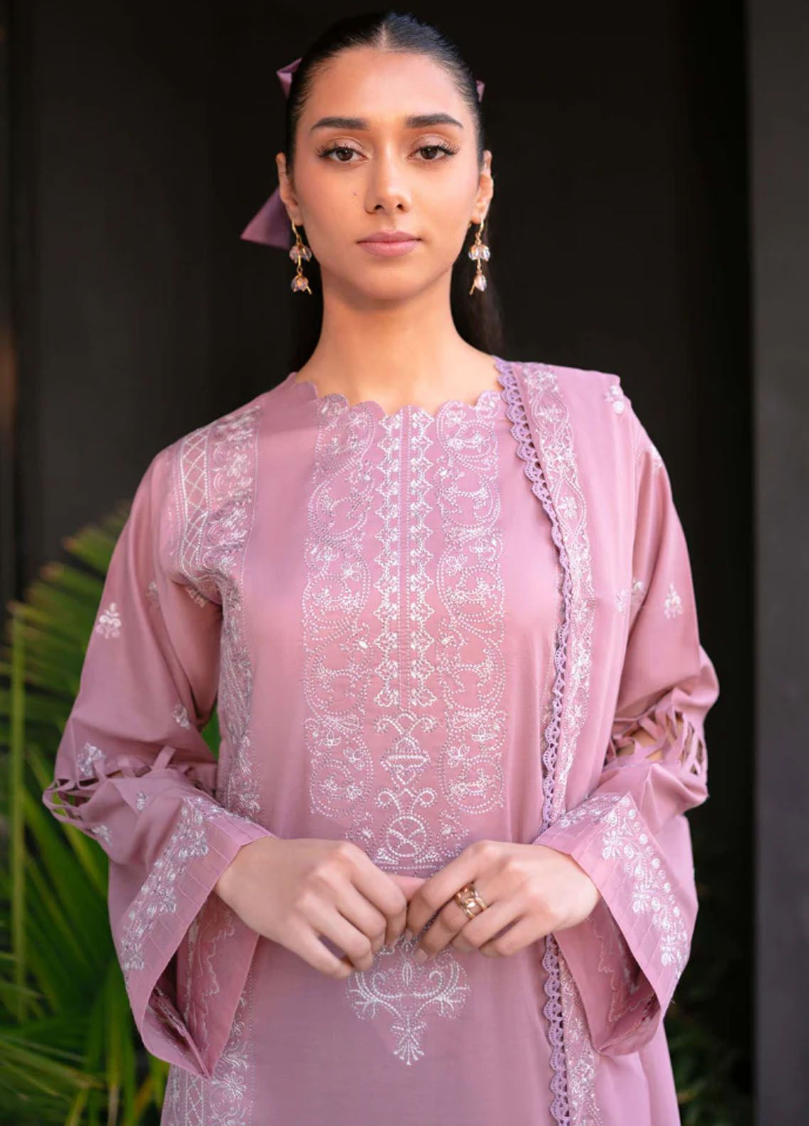 Meraki By Humdum Embroidered Lawn 3 Piece Unstitched Suit HD24M D-01 Meraki By Humdum Embroidered Lawn 3 Piece Unstitched Suit HD24M D-01