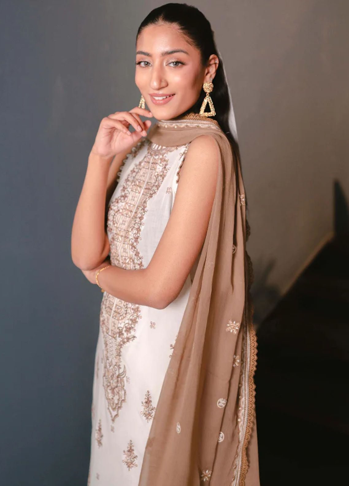 Meraki By Humdum Embroidered Lawn 3 Piece Unstitched Suit HD24M D-02 Meraki By Humdum Embroidered Lawn 3 Piece Unstitched Suit HD24M D-02