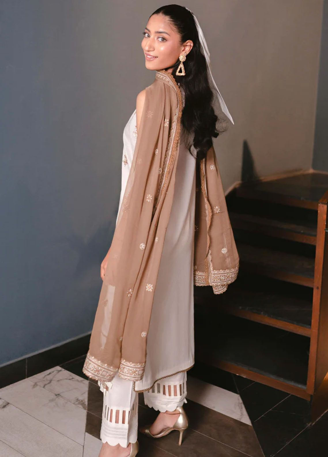 Meraki By Humdum Embroidered Lawn 3 Piece Unstitched Suit HD24M D-02 Meraki By Humdum Embroidered Lawn 3 Piece Unstitched Suit HD24M D-02