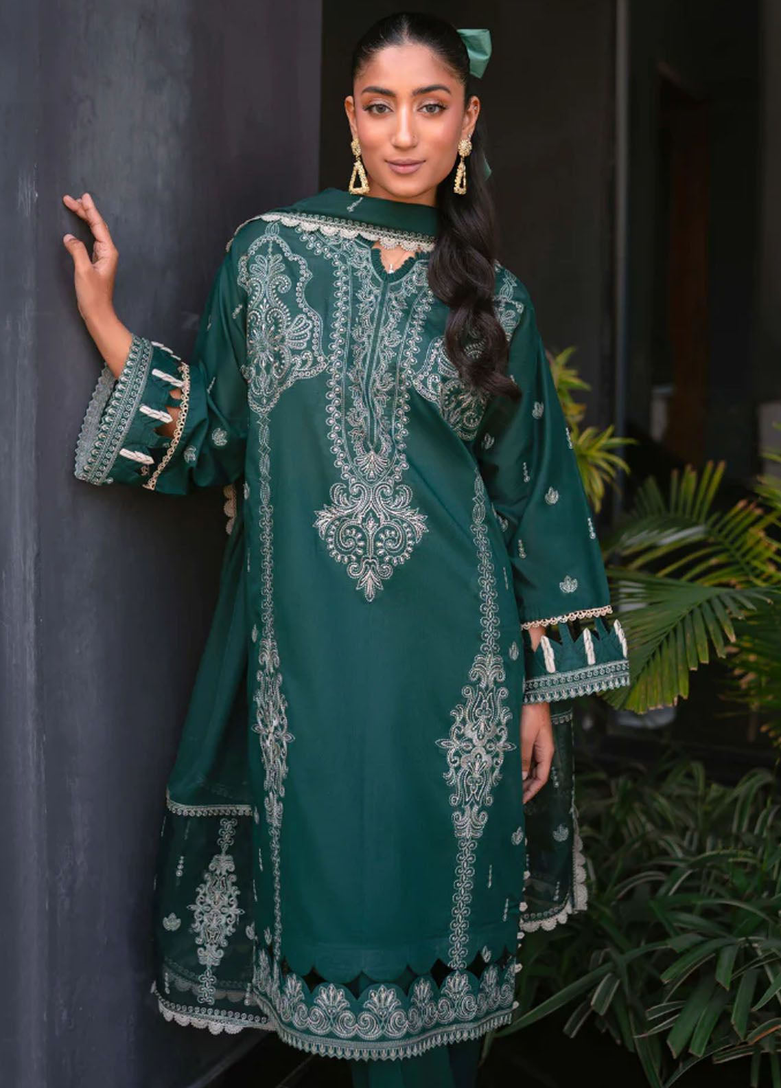 Meraki By Humdum Embroidered Lawn 3 Piece Unstitched Suit HD24M D-03 Meraki By Humdum Embroidered Lawn 3 Piece Unstitched Suit HD24M D-03