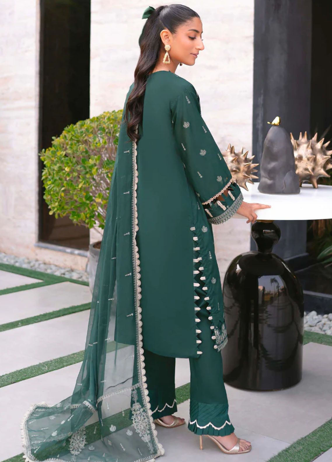 Meraki By Humdum Embroidered Lawn 3 Piece Unstitched Suit HD24M D-03 Meraki By Humdum Embroidered Lawn 3 Piece Unstitched Suit HD24M D-03