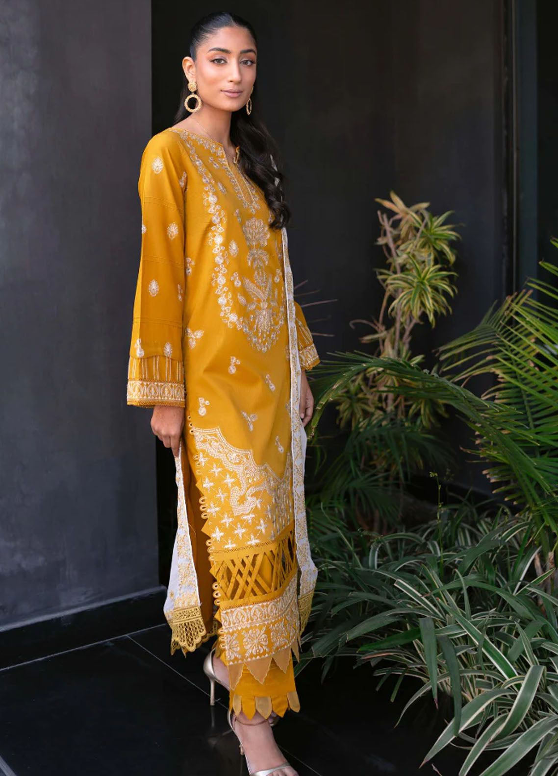 Meraki By Humdum Embroidered Lawn 3 Piece Unstitched Suit HD24M D-04 Meraki By Humdum Embroidered Lawn 3 Piece Unstitched Suit HD24M D-04