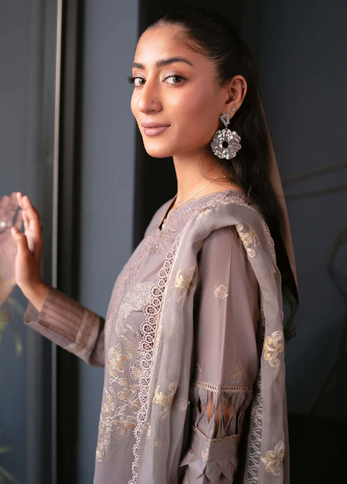 Meraki By Humdum Embroidered Lawn 3 Piece Unstitched Suit HD24M D-07 Meraki By Humdum Embroidered Lawn 3 Piece Unstitched Suit HD24M D-07