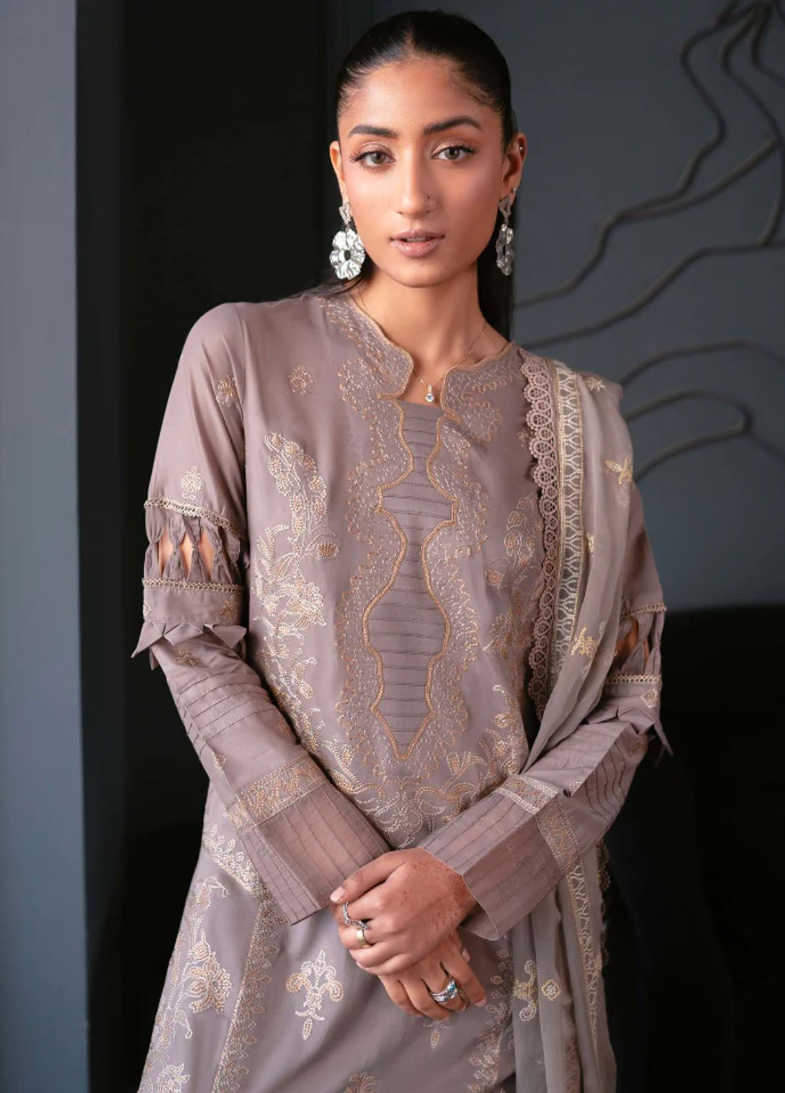 Meraki By Humdum Embroidered Lawn 3 Piece Unstitched Suit HD24M D-07 Meraki By Humdum Embroidered Lawn 3 Piece Unstitched Suit HD24M D-07