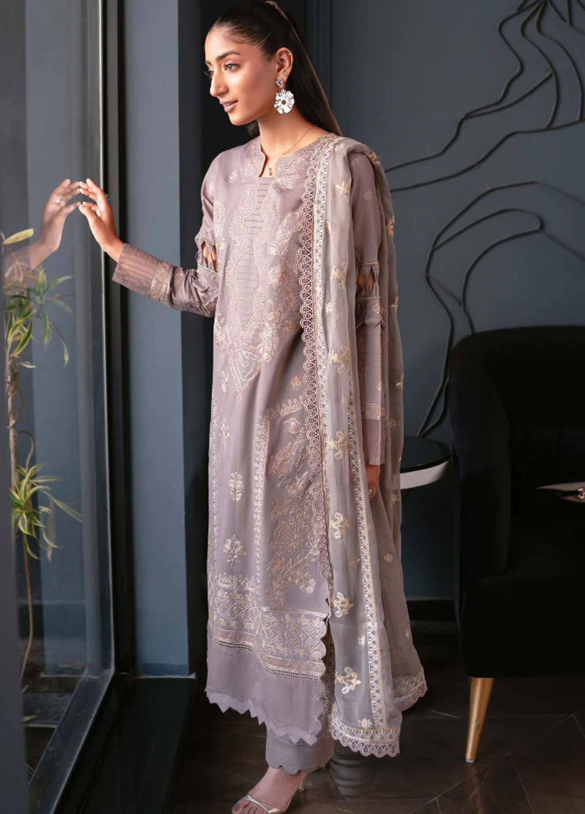 Meraki By Humdum Embroidered Lawn 3 Piece Unstitched Suit HD24M D-07 Meraki By Humdum Embroidered Lawn 3 Piece Unstitched Suit HD24M D-07