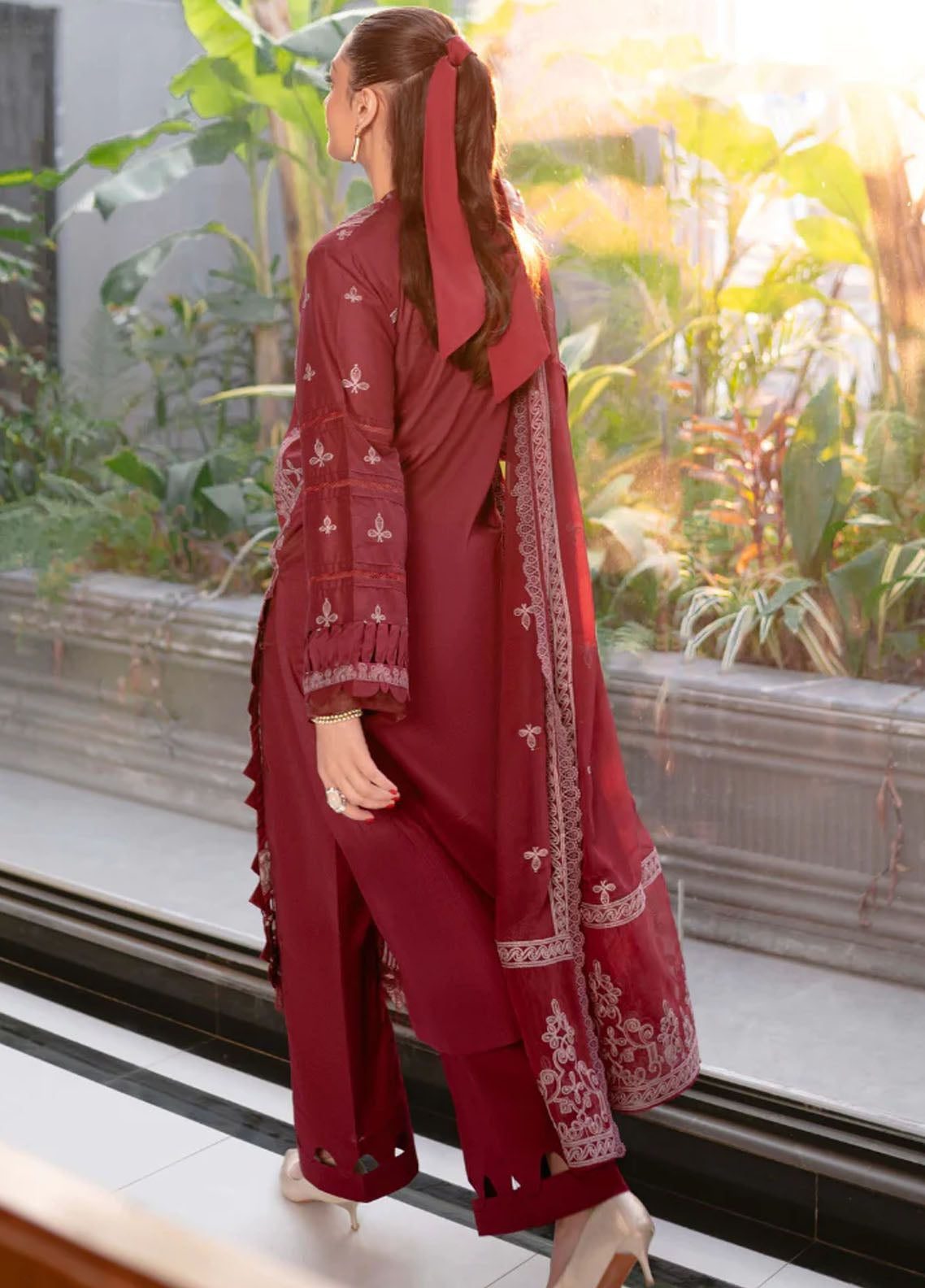 Meraki By Humdum Embroidered Lawn 3 Piece Unstitched Suit HD24M D-09 Meraki By Humdum Embroidered Lawn 3 Piece Unstitched Suit HD24M D-09