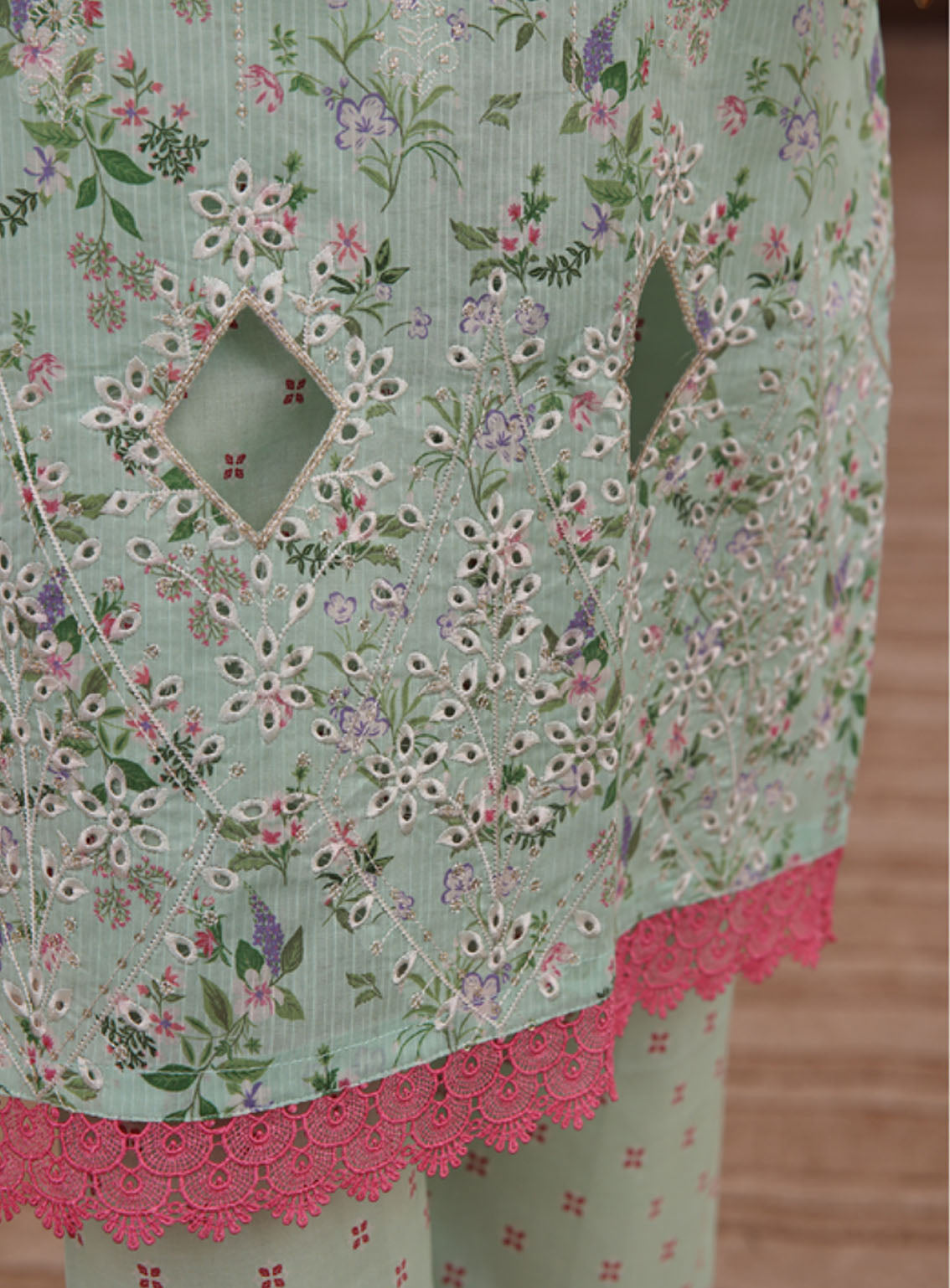 Minakari By Aifa Embroidered Lawn 3 Piece Unstitched Suit AI24M AF-BD-24301 Minakari By Aifa Embroidered Lawn 3 Piece Unstitched Suit AI24M AF-BD-24301