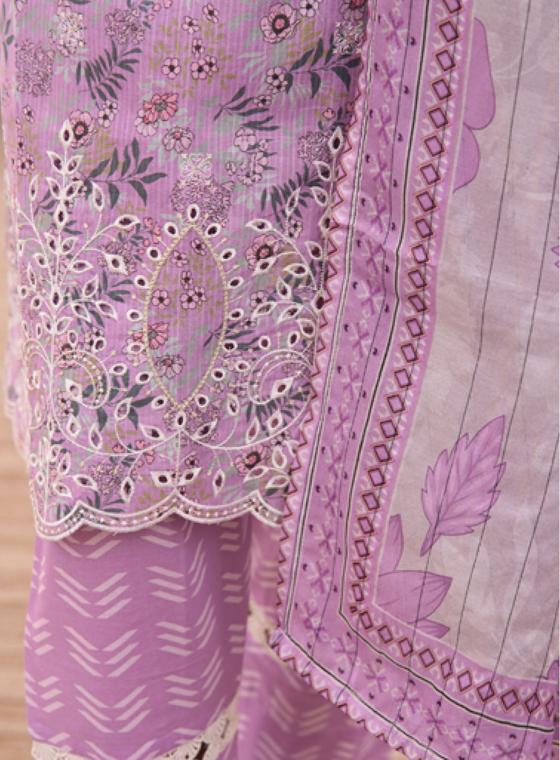 Minakari By Aifa Embroidered Lawn 3 Piece Unstitched Suit AI24M AF-BD-24302 Minakari By Aifa Embroidered Lawn 3 Piece Unstitched Suit AI24M AF-BD-24302