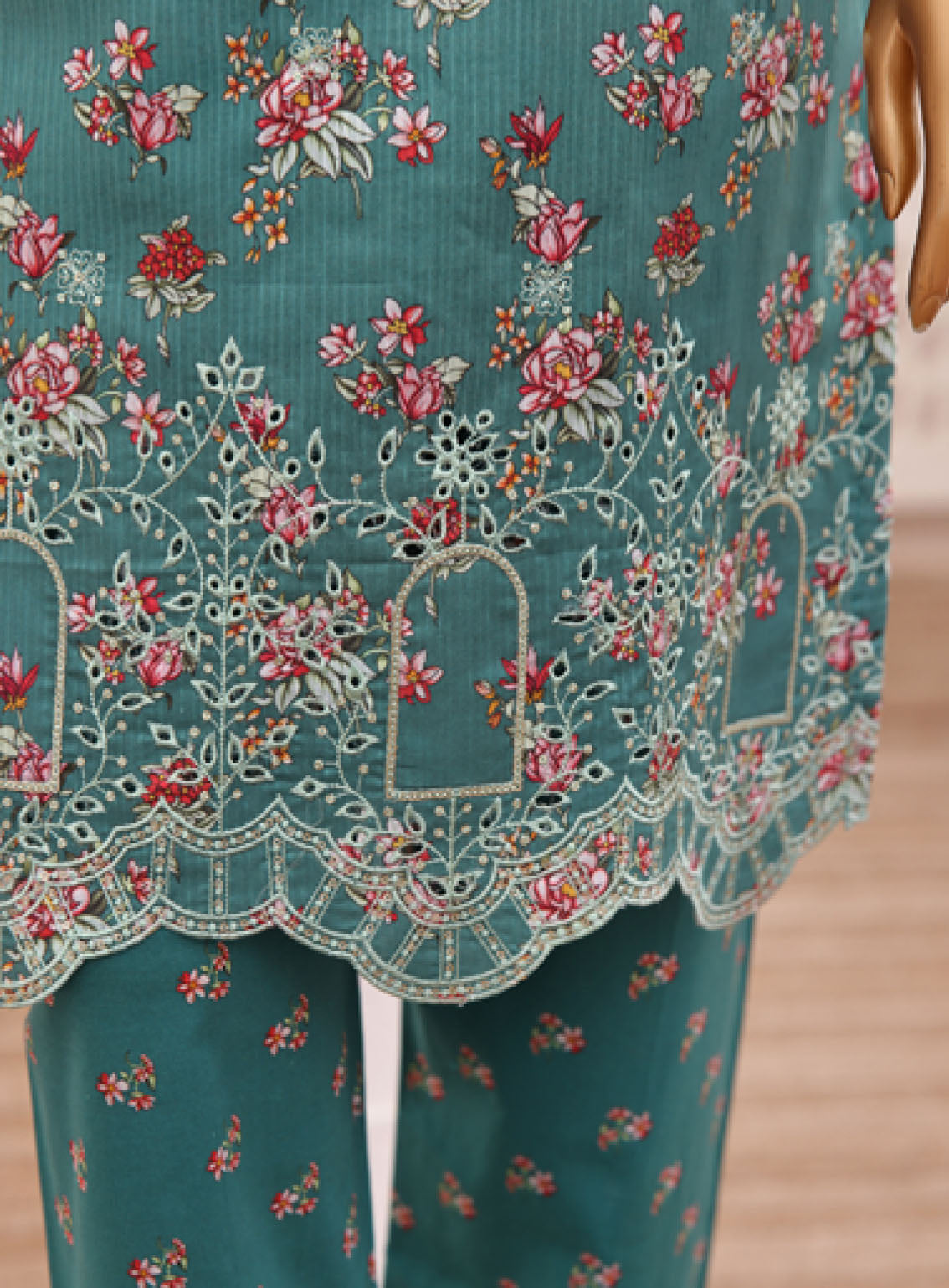 Minakari By Aifa Embroidered Lawn 3 Piece Unstitched Suit AI24M AF-BD-24304 Minakari By Aifa Embroidered Lawn 3 Piece Unstitched Suit AI24M AF-BD-24304