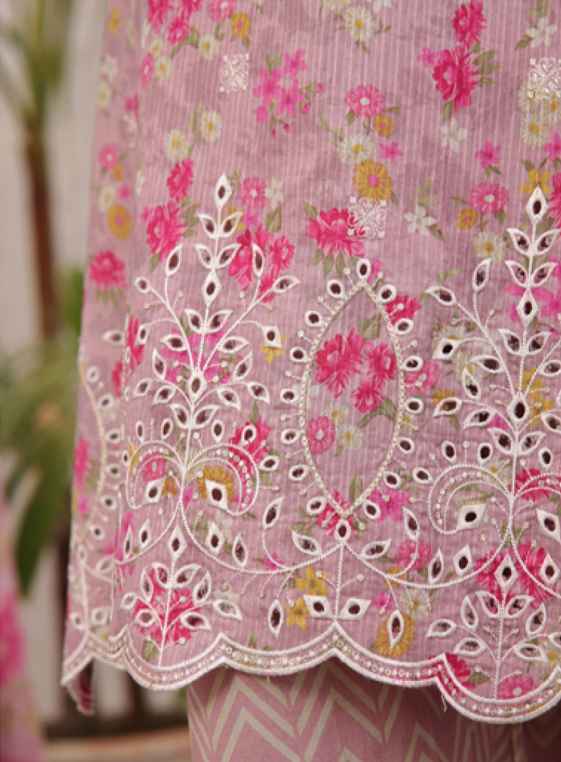 Minakari By Aifa Embroidered Lawn 3 Piece Unstitched Suit AI24M AF-BD-24312 Minakari By Aifa Embroidered Lawn 3 Piece Unstitched Suit AI24M AF-BD-24312