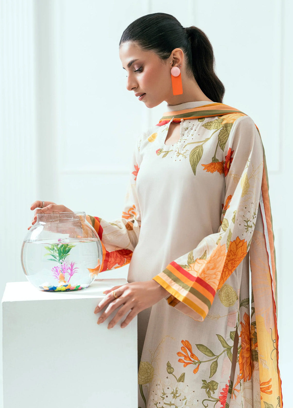 Minha By Amal Luxury Printed Lawn 3 Piece Unstitched Suit AM25MLL AM-03 Minha By Amal Luxury Printed Lawn 3 Piece Unstitched Suit AM25MLL AM-03