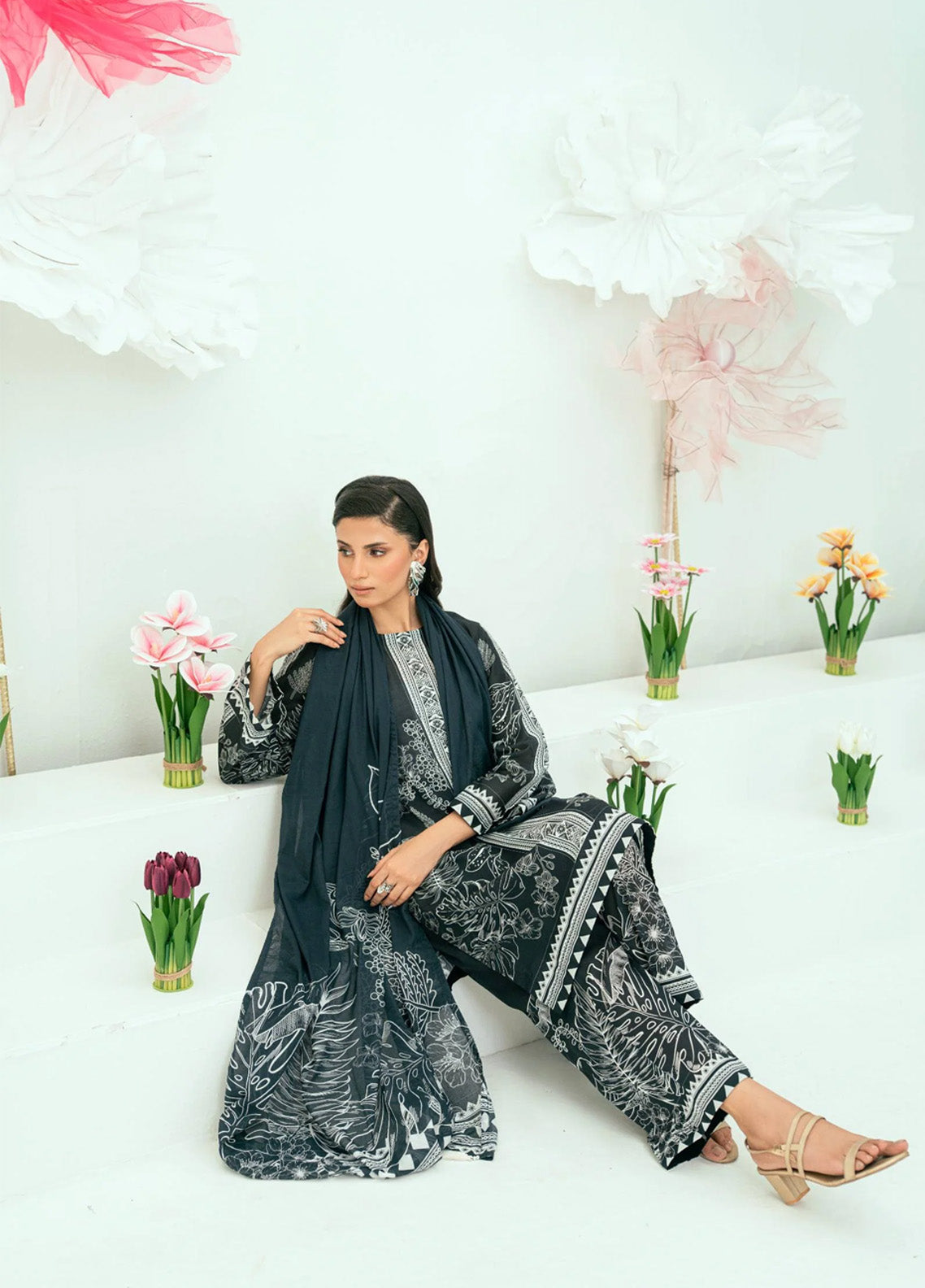 Minha By Amal Luxury Printed Lawn 3 Piece Unstitched Suit AM25MLL AM-05 Minha By Amal Luxury Printed Lawn 3 Piece Unstitched Suit AM25MLL AM-05