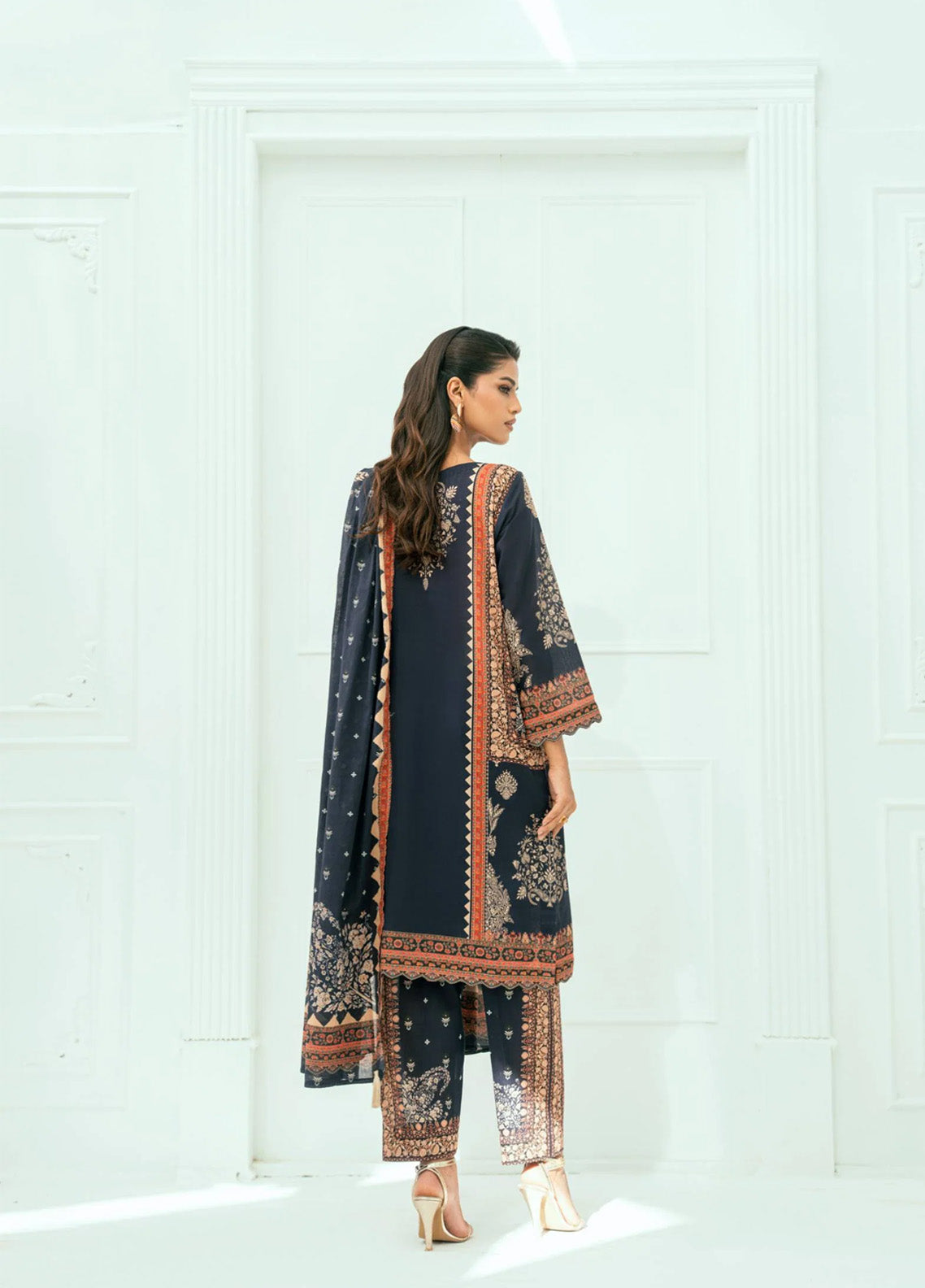 Minha By Amal Luxury Printed Lawn 3 Piece Unstitched Suit AM25MLL AM-08 Minha By Amal Luxury Printed Lawn 3 Piece Unstitched Suit AM25MLL AM-08