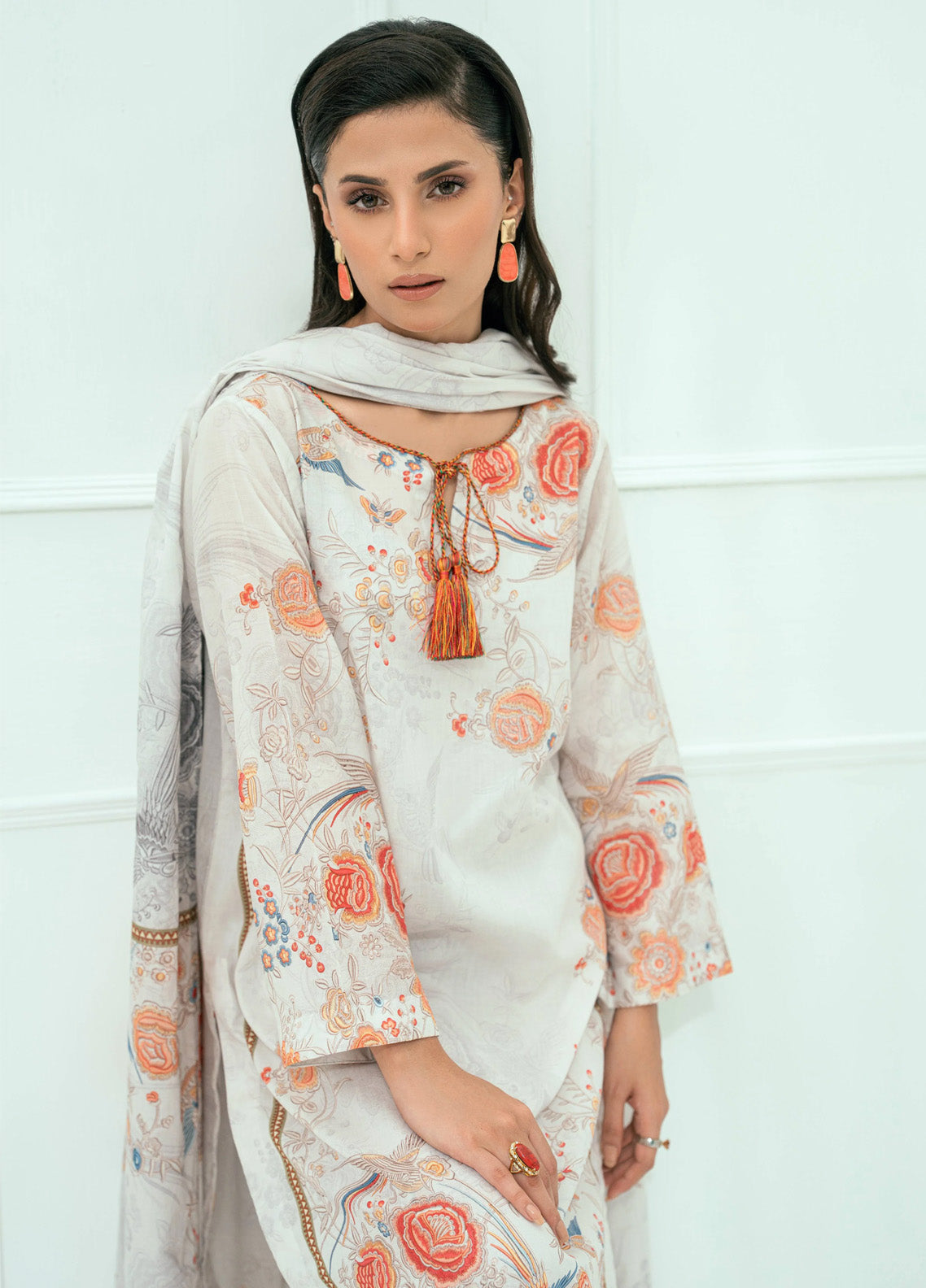 Minha By Amal Luxury Printed Lawn 3 Piece Unstitched Suit AM25MLL AM-15 Minha By Amal Luxury Printed Lawn 3 Piece Unstitched Suit AM25MLL AM-15