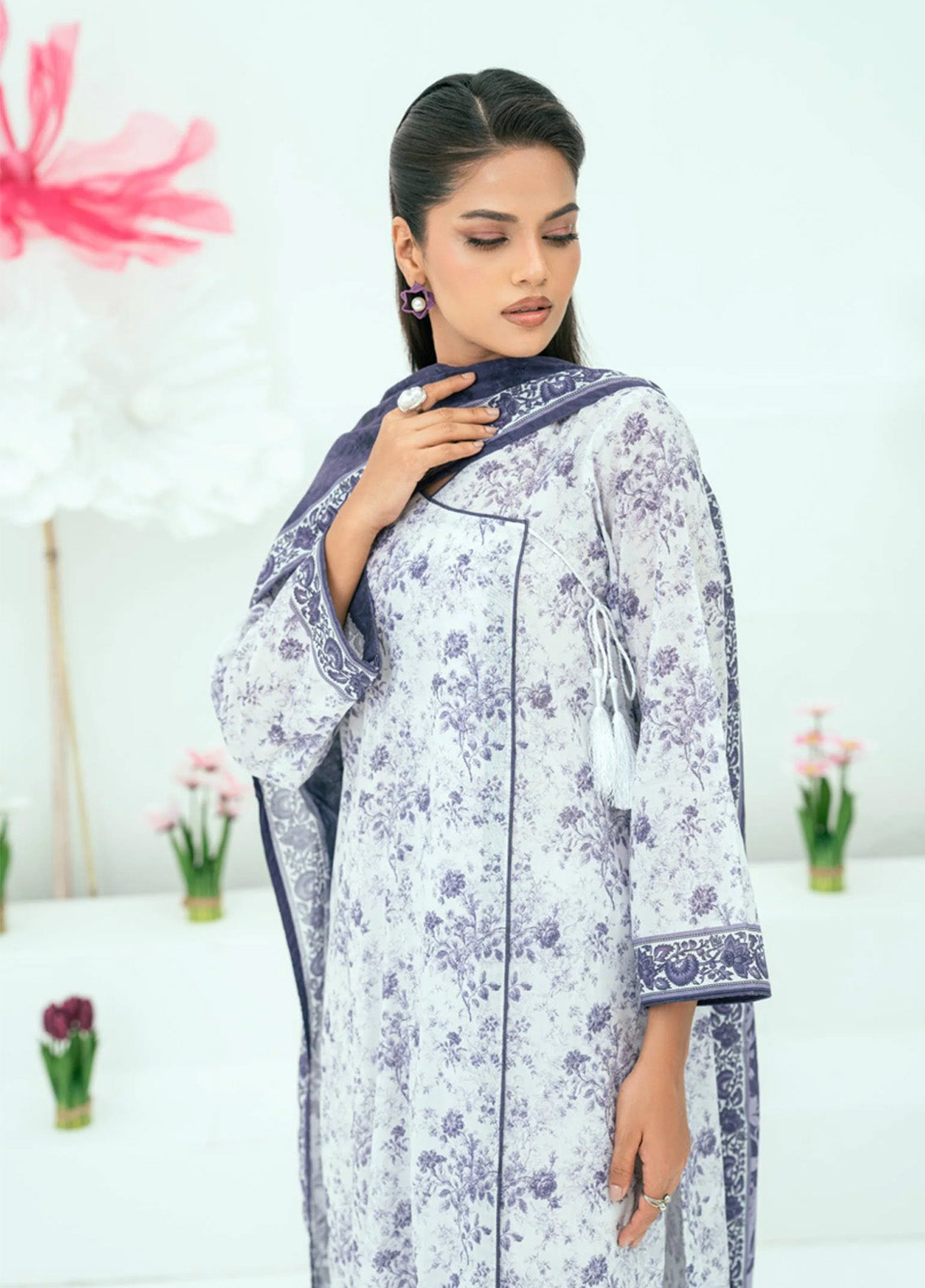 Minha By Amal Luxury Printed Lawn 3 Piece Unstitched Suit AM25MLL AM-17 Minha By Amal Luxury Printed Lawn 3 Piece Unstitched Suit AM25MLL AM-17
