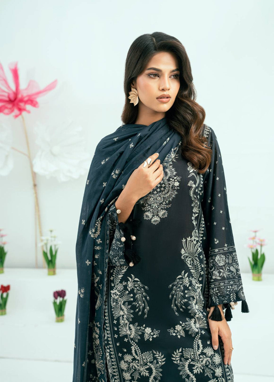 Minha By Amal Luxury Printed Lawn 3 Piece Unstitched Suit AM25MLL AM-18 Minha By Amal Luxury Printed Lawn 3 Piece Unstitched Suit AM25MLL AM-18