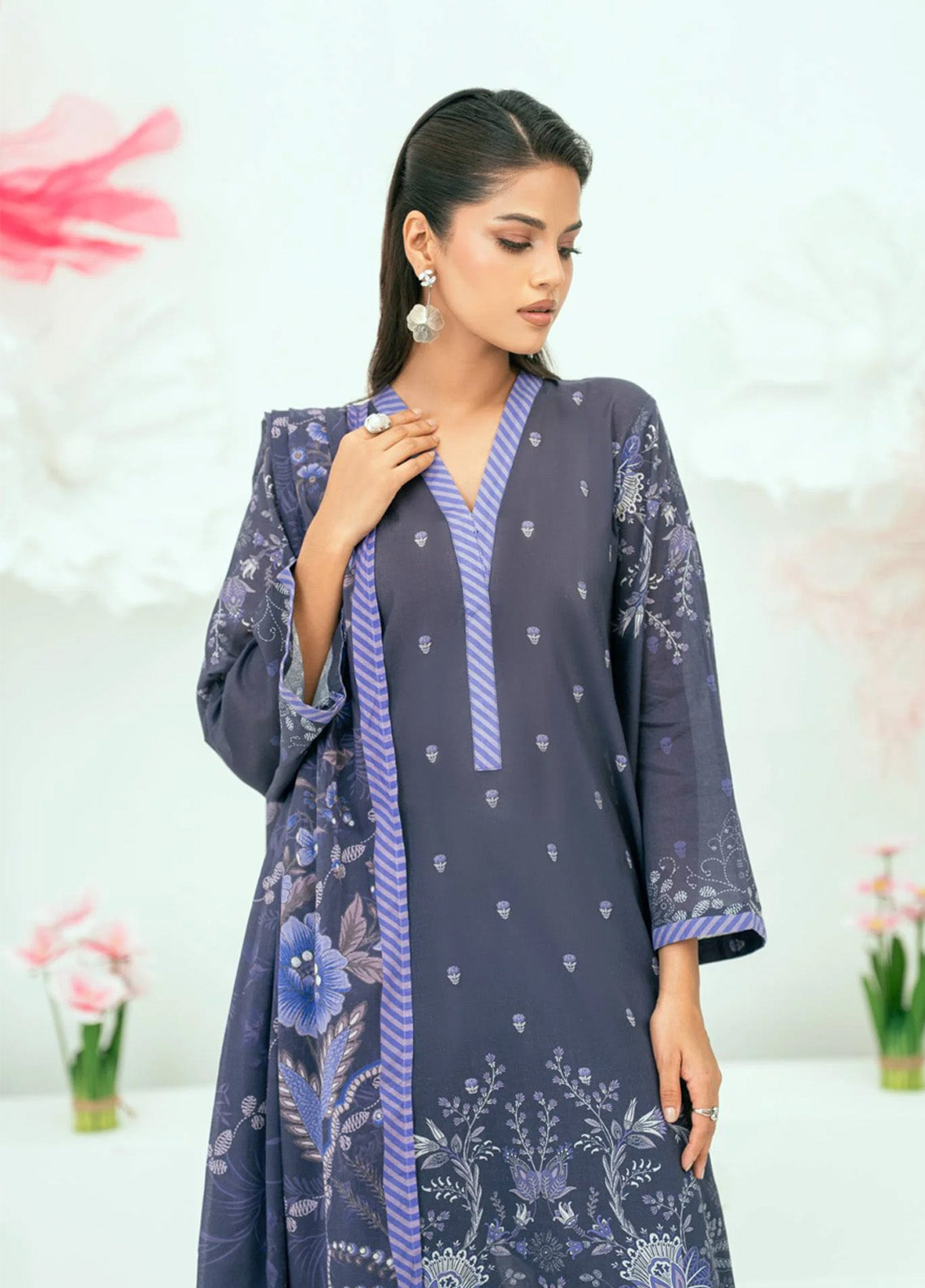 Minha By Amal Luxury Printed Lawn 3 Piece Unstitched Suit AM25MLL AM-19 Minha By Amal Luxury Printed Lawn 3 Piece Unstitched Suit AM25MLL AM-19